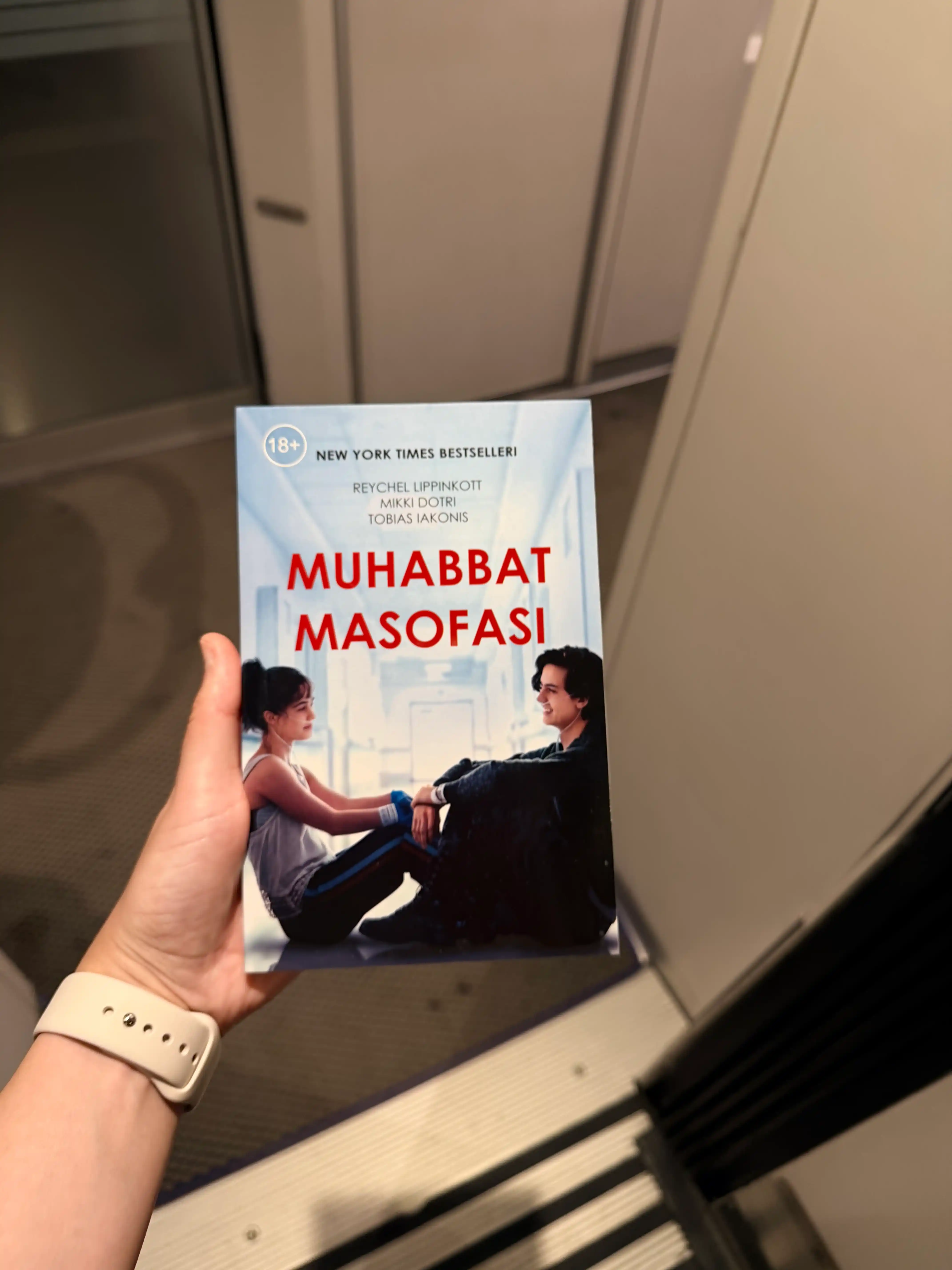 Muhabbat masofasi. Reychel Lippinkott, Mikki Dotri, Tobias Iakonis (Книга на узбекском языке)