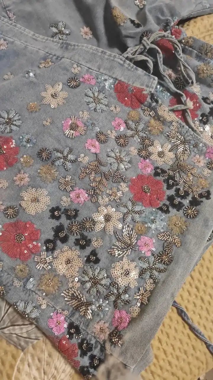 Ayollar jinsi kurtkasi, kardigan, kostyum, gulli bezakli keng bichimli pidjak