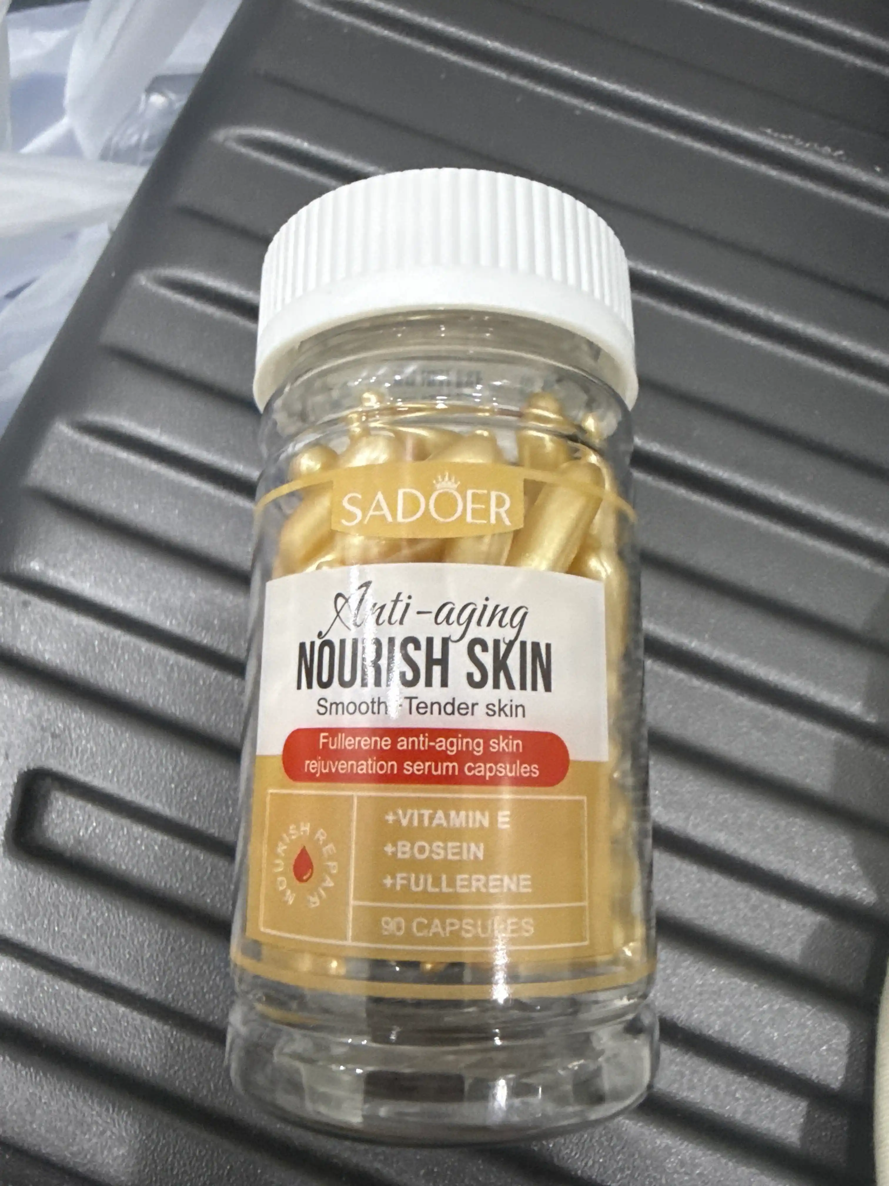 Kollagen + vitaminlar + tabiiy ekstraktlar: ajin va dog‘larni ketkazadi, terini yoritadi