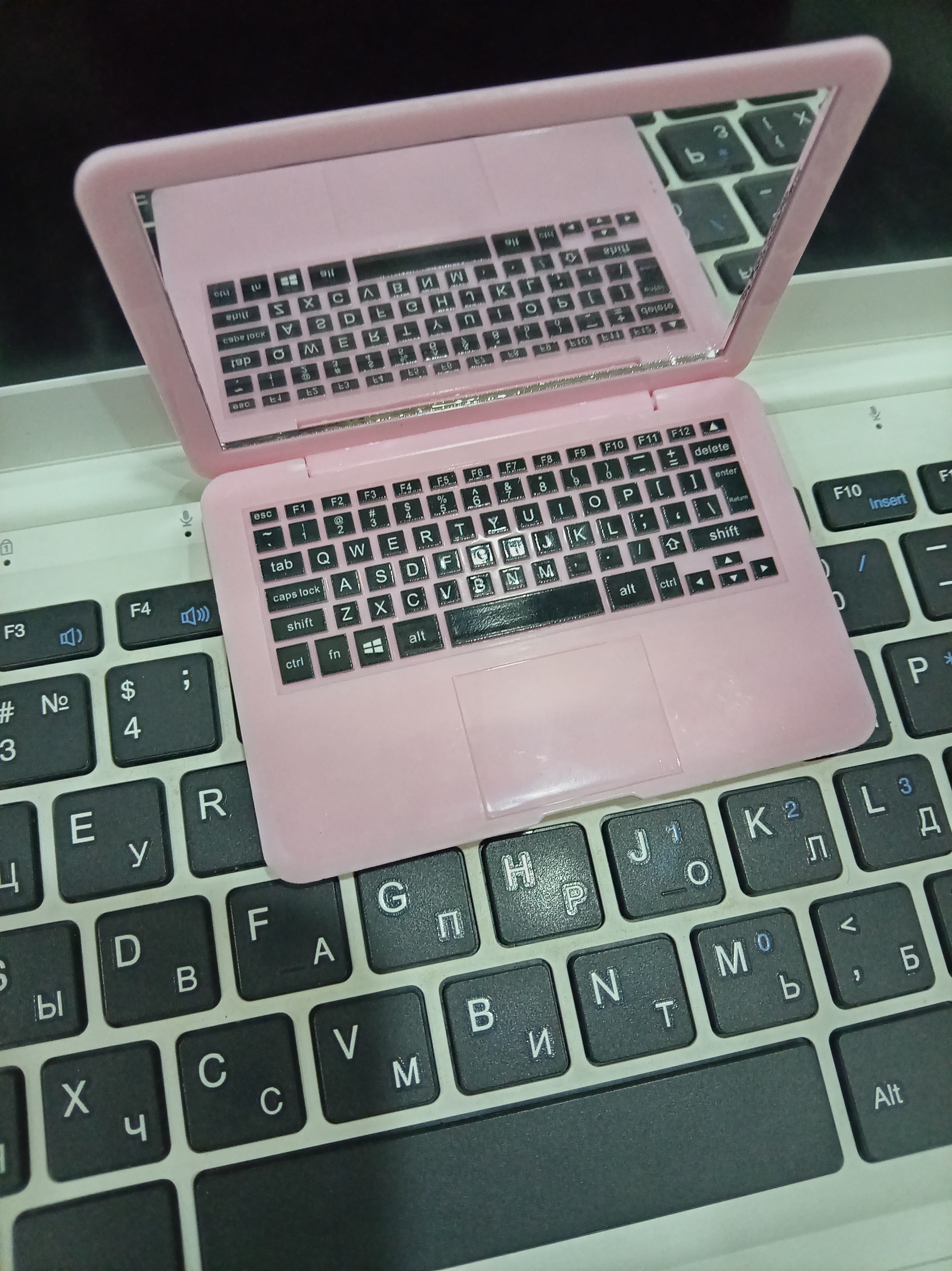 Зеркало компьютер MacBook, компактное карманное зеркальце для макияжа в ноутбуке