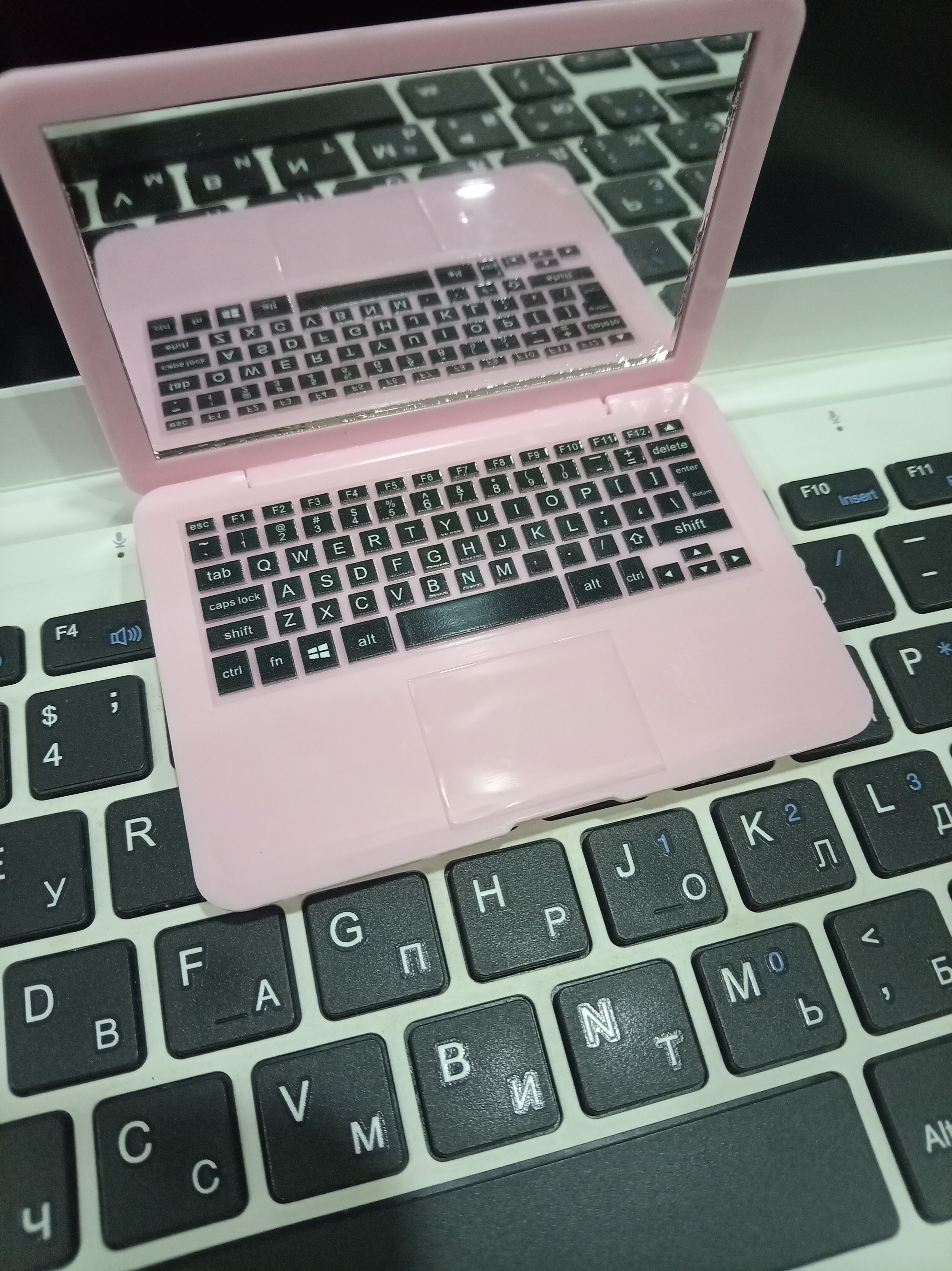 Зеркало компьютер MacBook, компактное карманное зеркальце для макияжа в ноутбуке