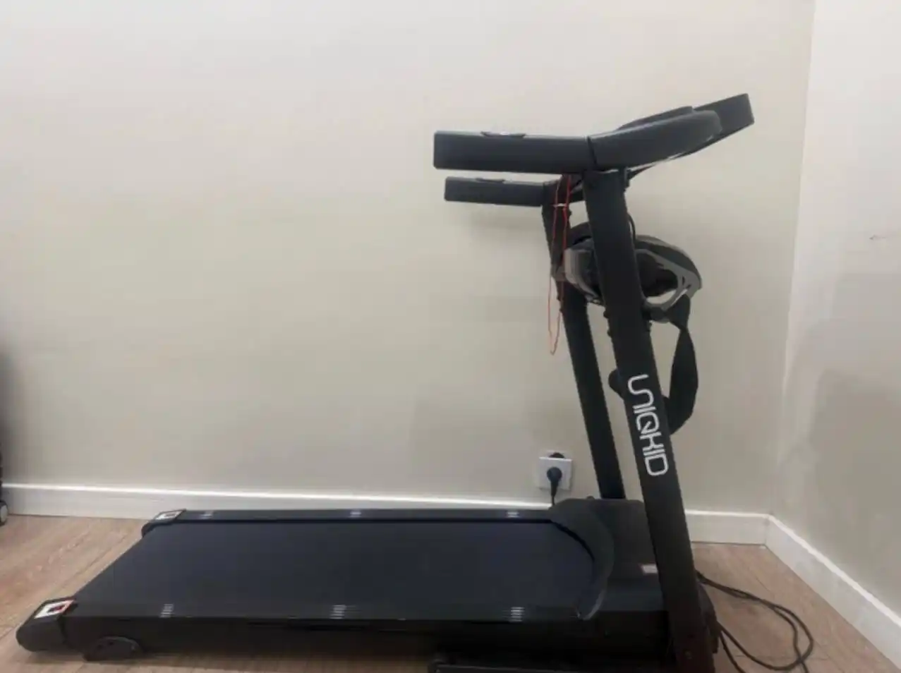 Elektrik yig‘iladigan yugurish yo‘lakchasi UNIQKID Q6, 12 km/soatgacha, 120 kg gacha