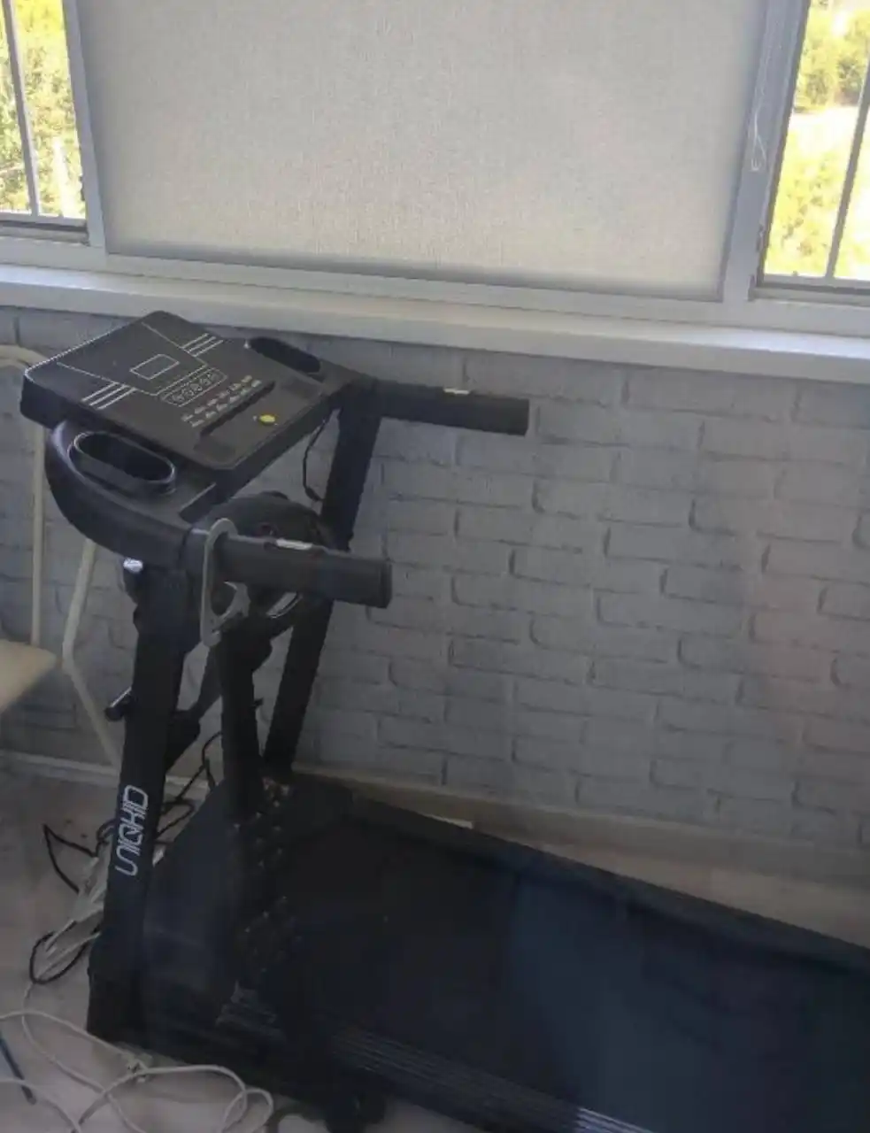Elektrik yig‘iladigan yugurish yo‘lakchasi UNIQKID Q6, 12 km/soatgacha, 120 kg gacha