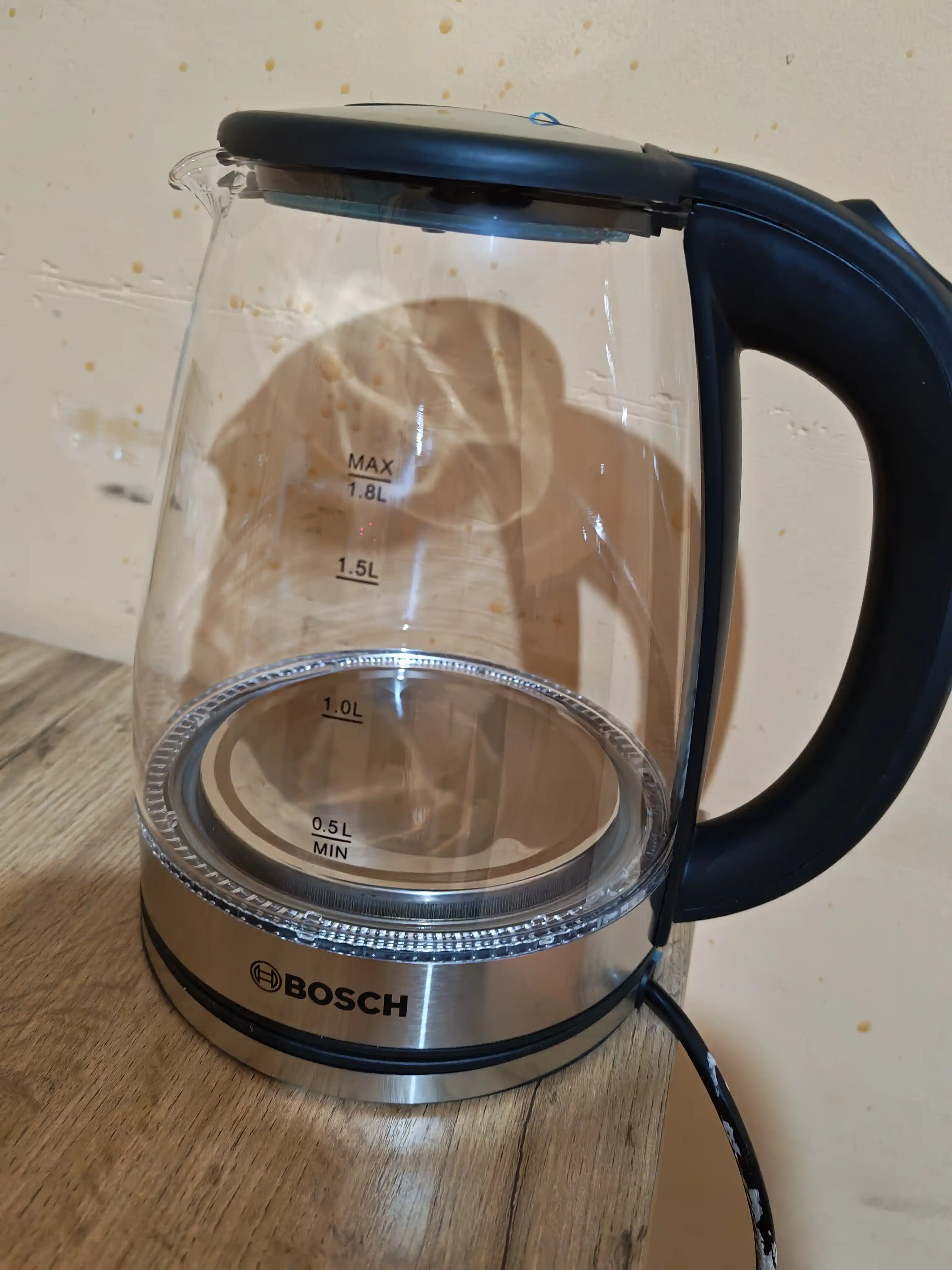 BOSCH 1.8L elektr choynagi, LED yoritgichli zamonaviy shisha choynak, quvvati 1500 Vt