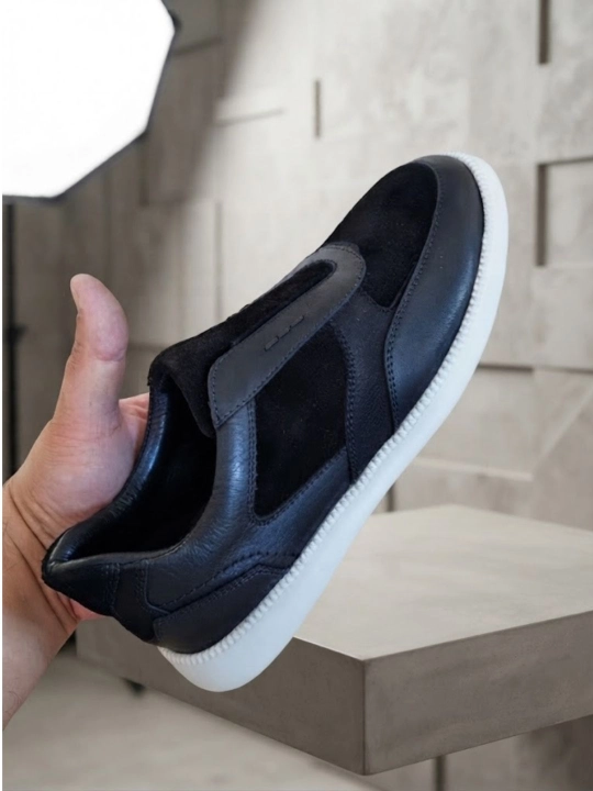 Erkaklar uchun keda zamsh va teri kombinatsiyada,Slip-on