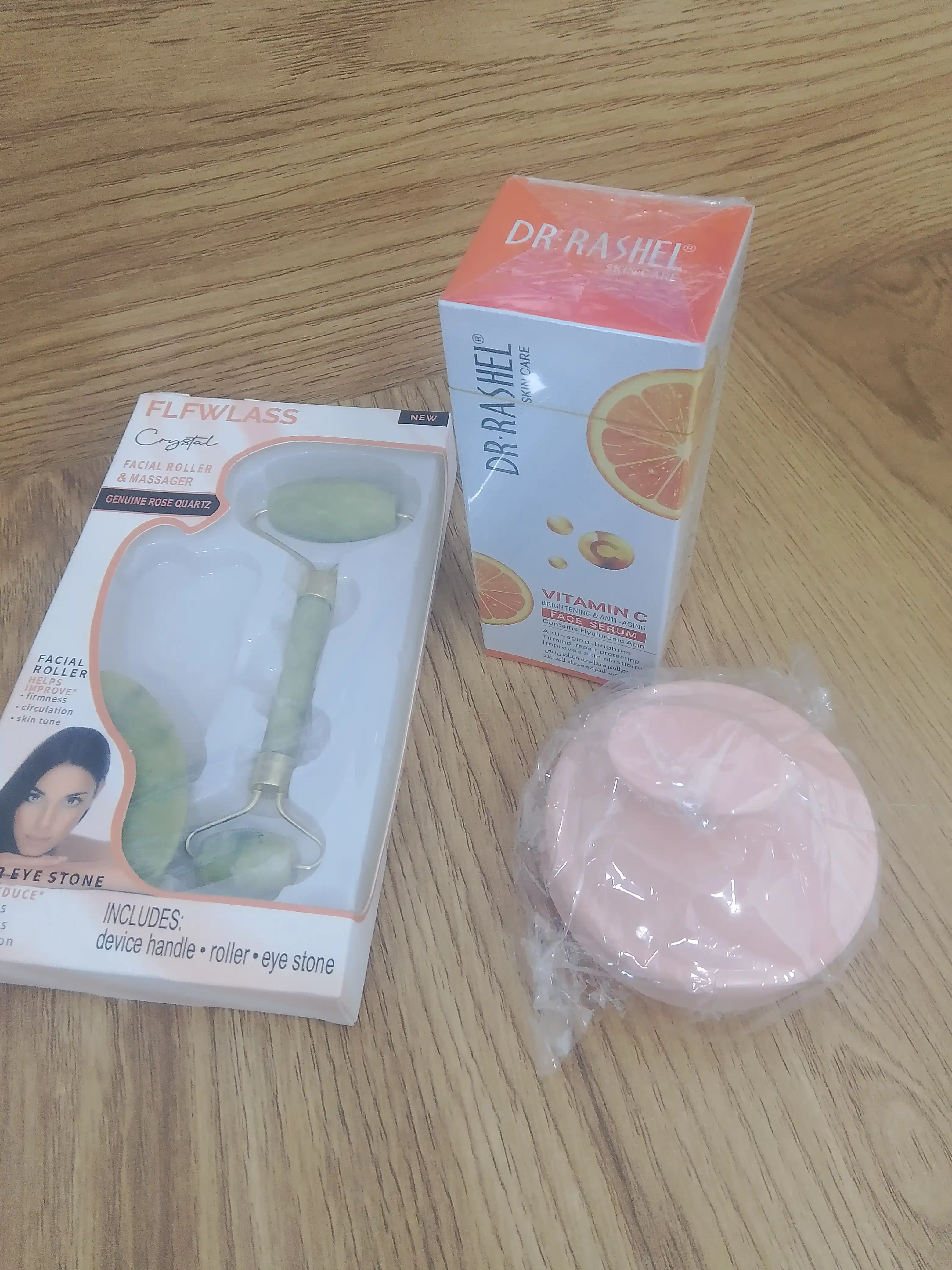 Teng rang yuz terisi uchun C vitaminli Dr. Rashel yorug‘lashtiruvchi serumi, 50 ml