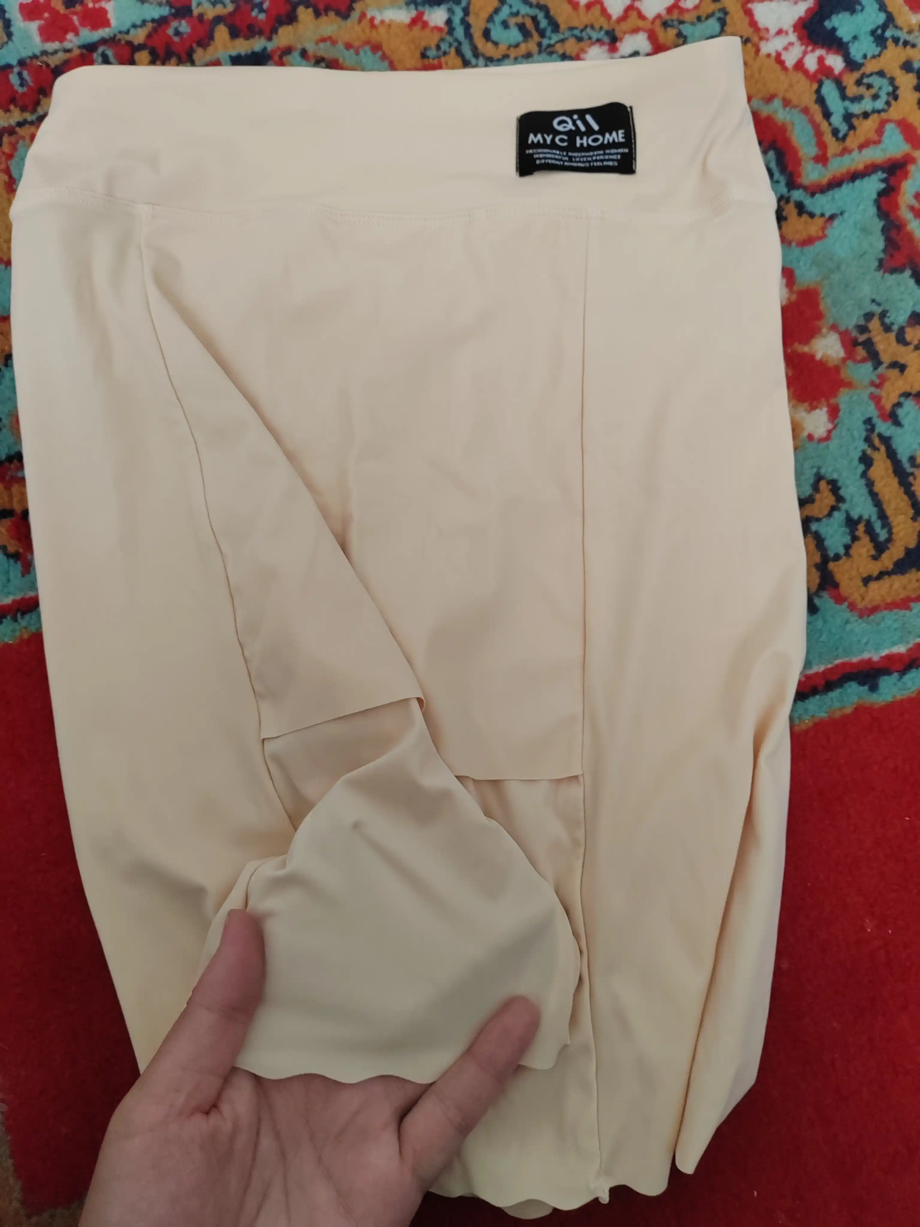 Ayollar xavfsiz yubka-shortisi, ko'ylak ostidan kiyiladigan choksiz ichki kiyim