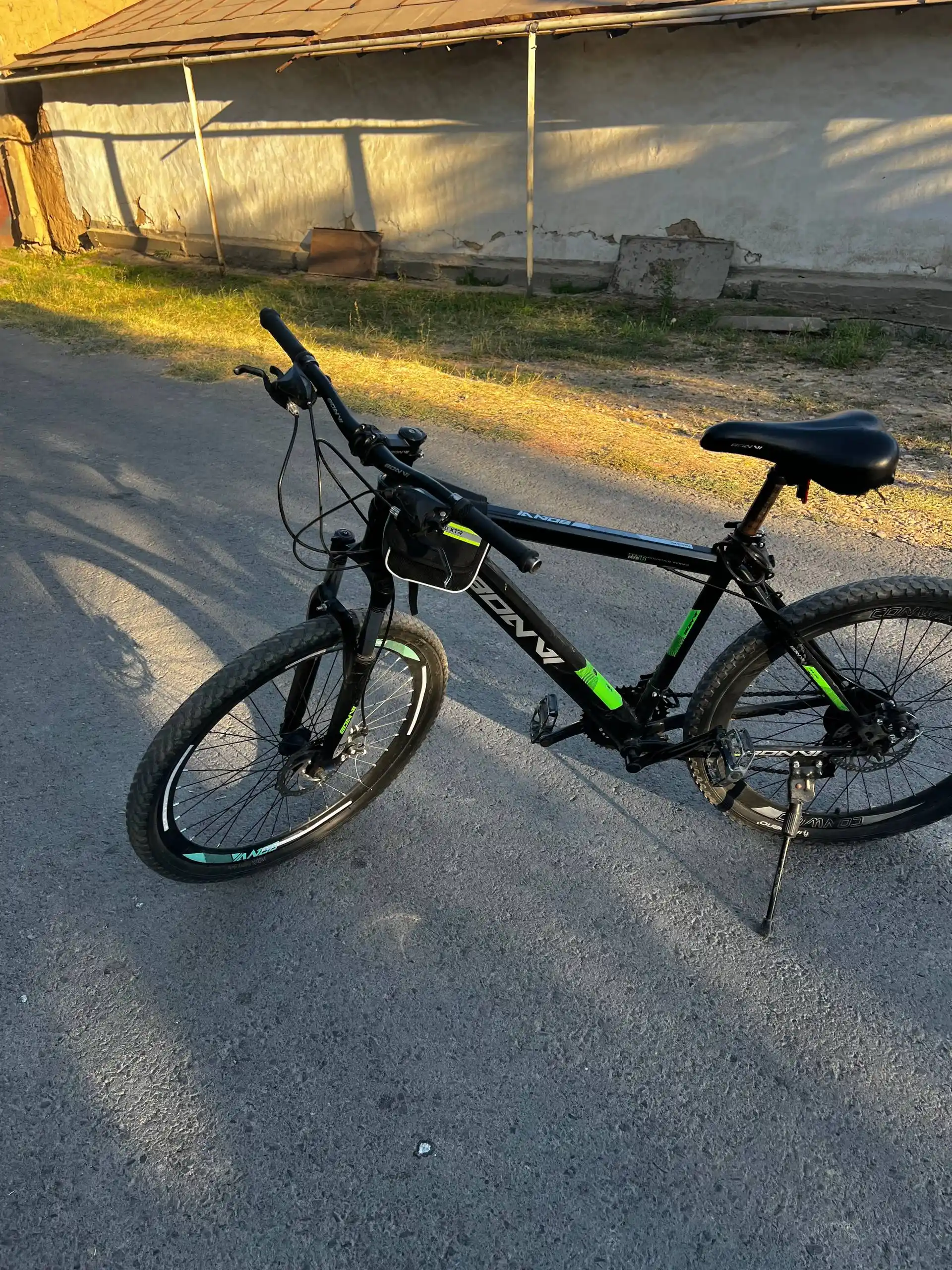 Velosiped, skuter, mototsikl va avtomobillar uchun yorug‘lik qaytaruvchi stikerlar