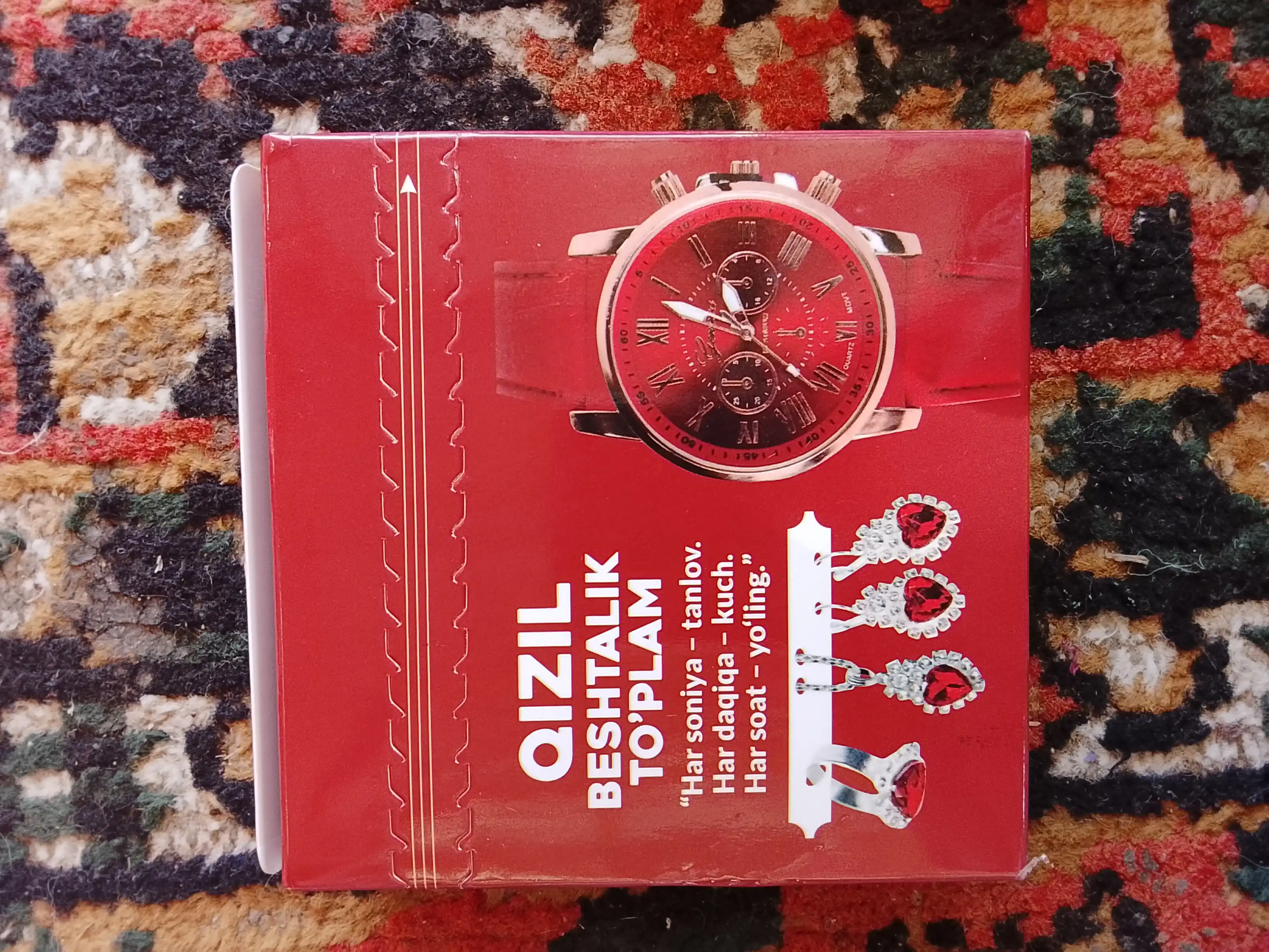 Ayollar uchun sovg'a 5 tasi 1 da - soat, bilaguzuk, sirg'a, zanjir va uzuk