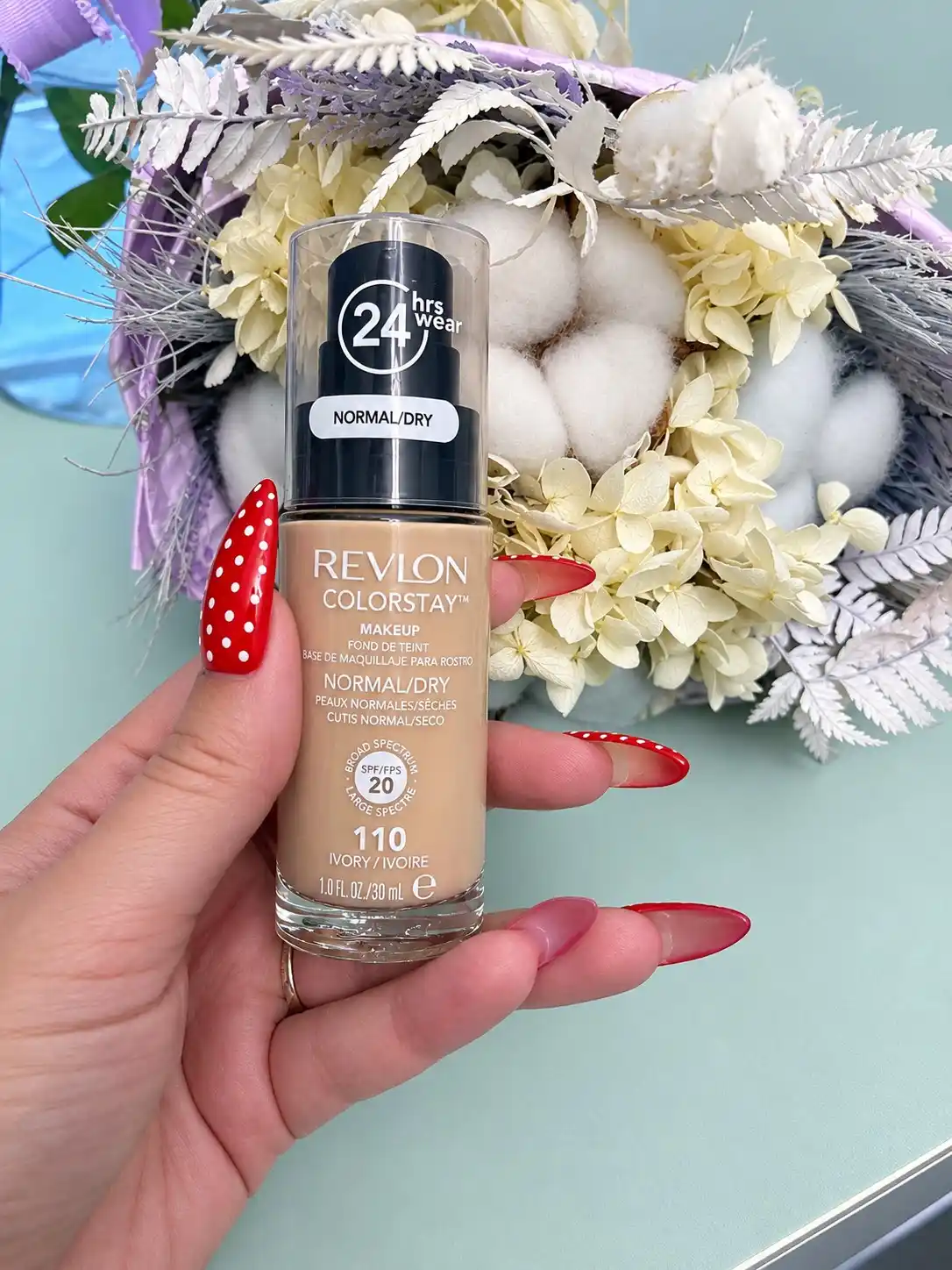 Normal va quruq teri uchun Revlon ColorStay 24h namlantiruvchi tonal kremi, 30 ml