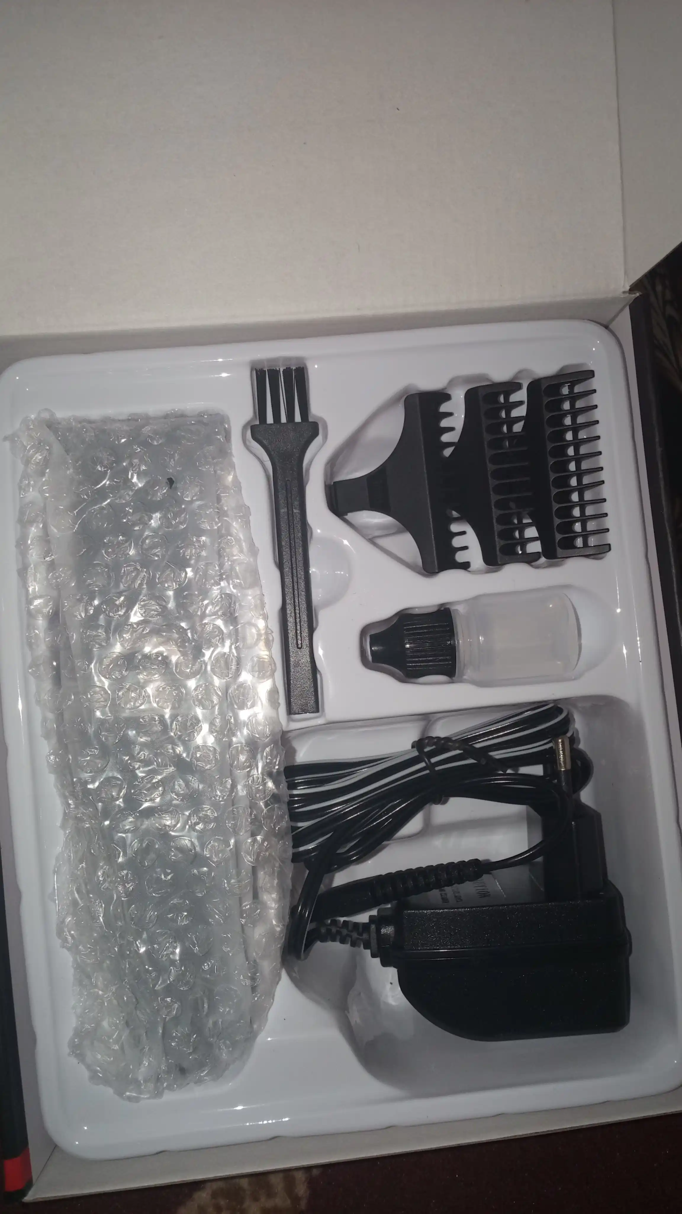 Машинка для стрижки Geemy GM-6050 Professional с T-Blade и 3 насадками
