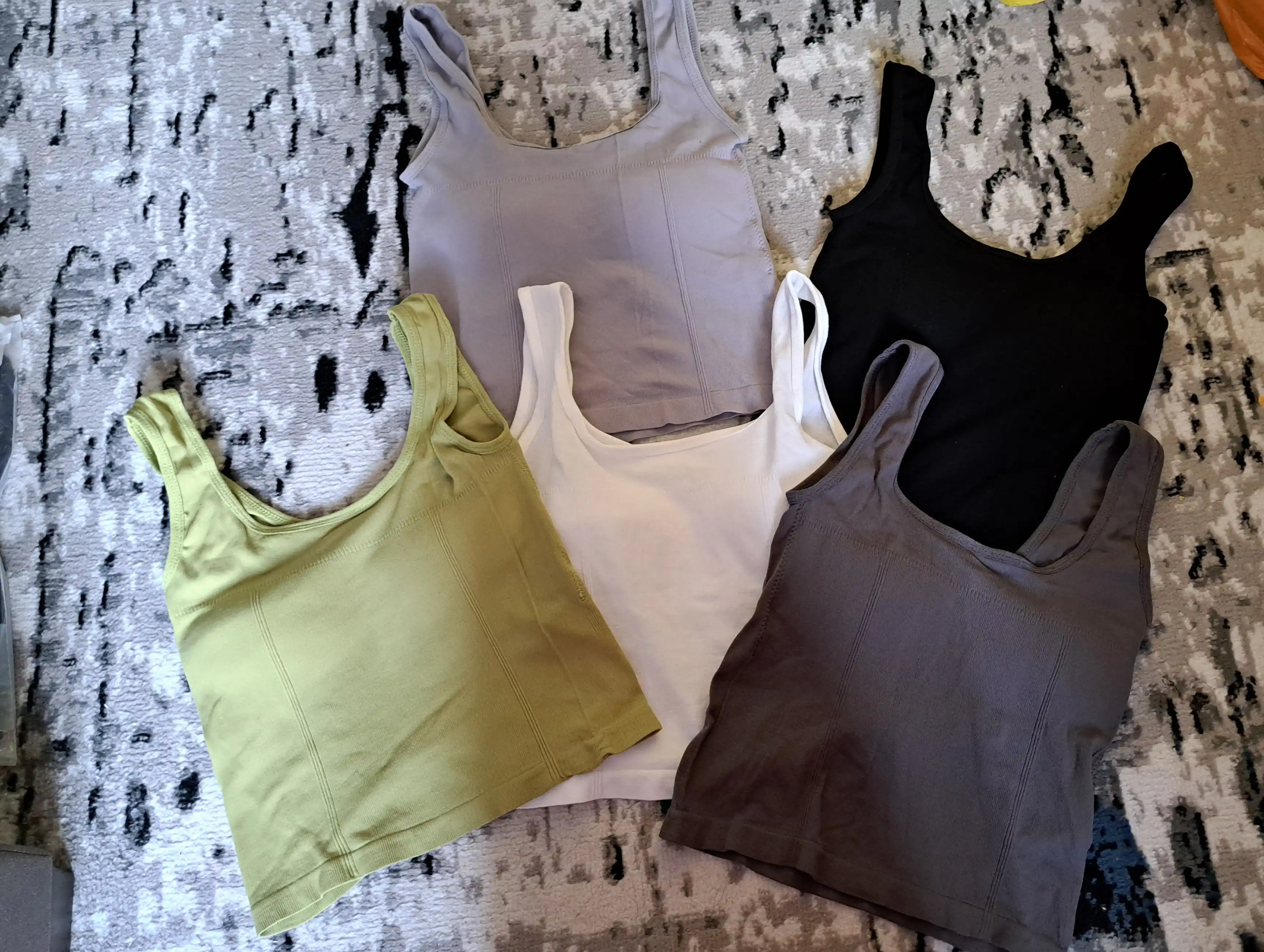 Ayollar uchun mayka top, astariga chashka tikilgan,universal o'lcham, 40-62 kg gacha S,M,L