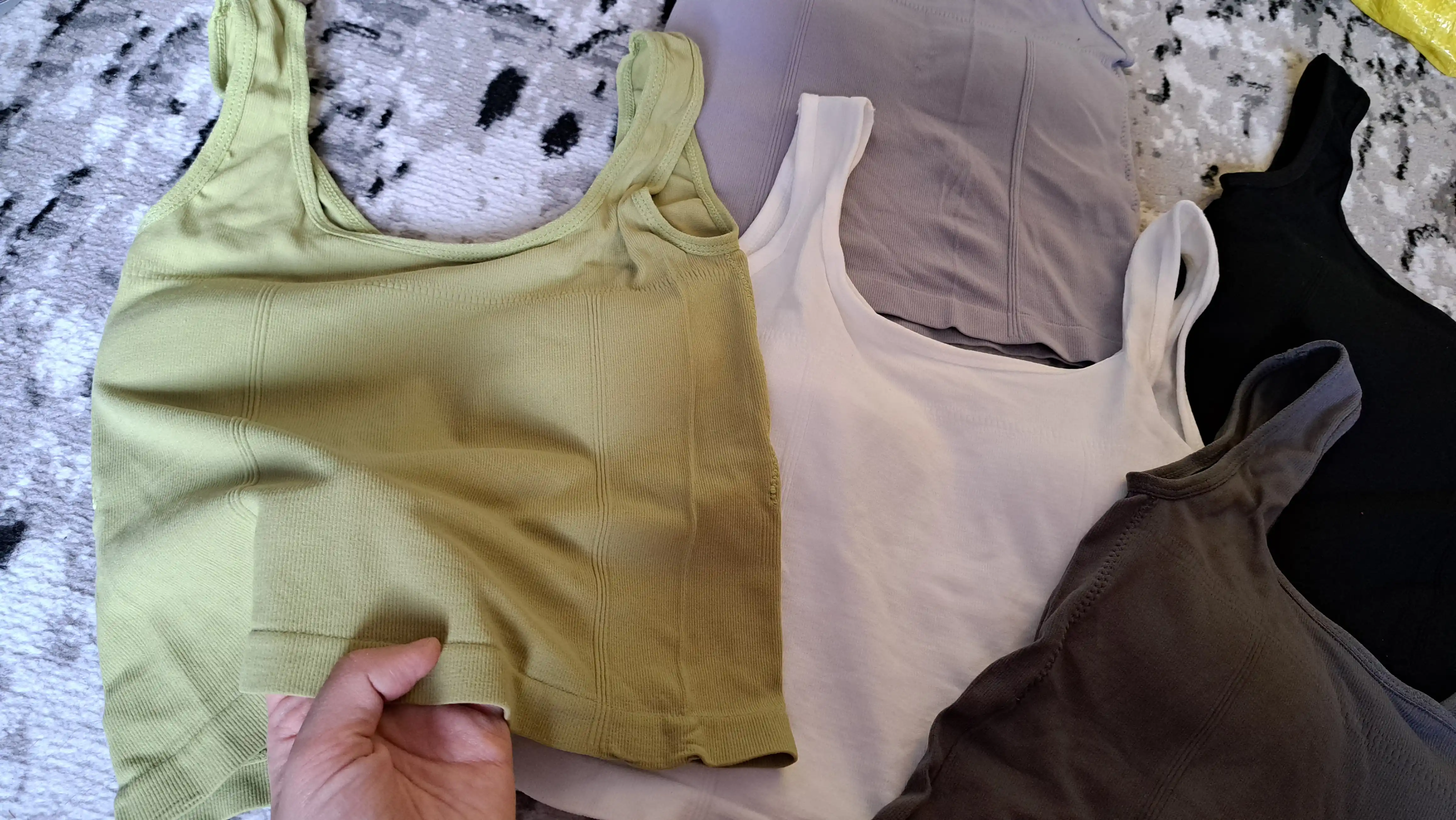 Ayollar uchun mayka top, astariga chashka tikilgan,universal o'lcham, 40-62 kg gacha S,M,L