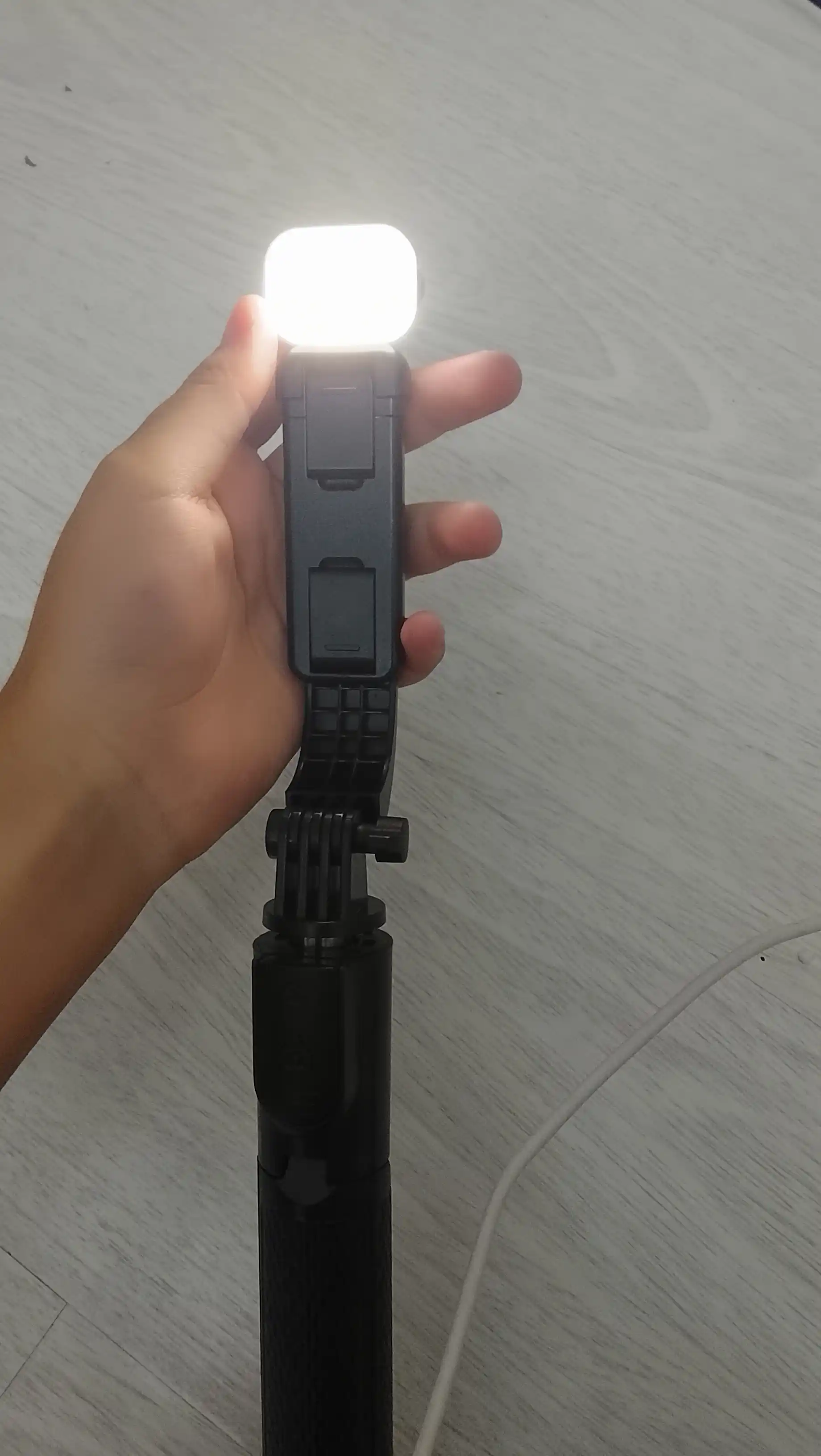 Monopod LED va Bluetooth pulti bilan, smartfonlar, iPhone, Android uchun selfi tayoqchasi