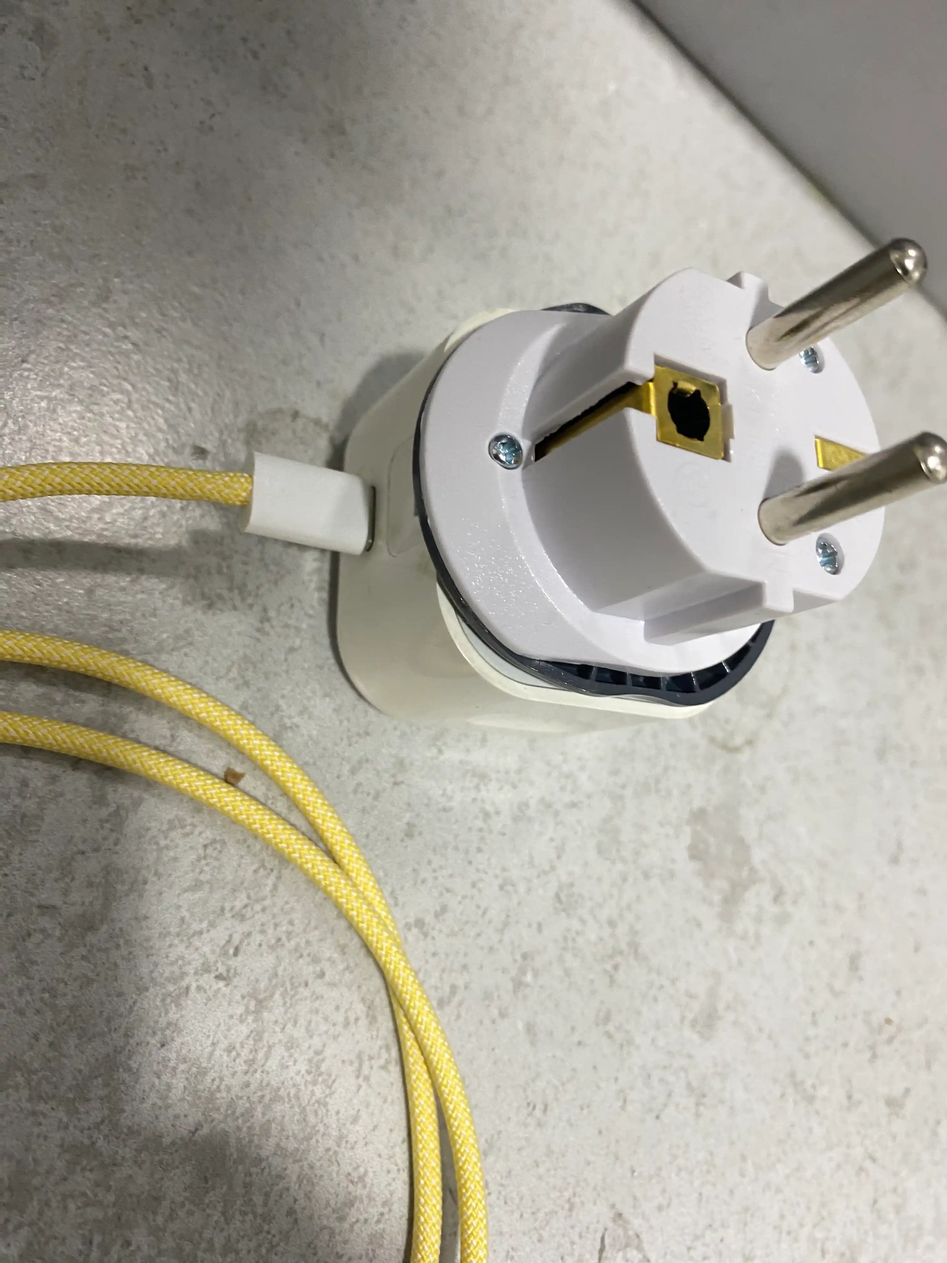 Evro va o'zbek rozetkalari uchun, universal adapter Merkan KT 168, terminator, 16 A