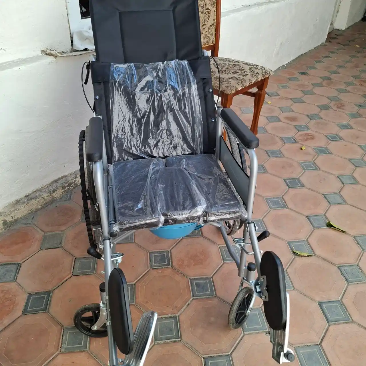 Ko‘p funksiyali qulay nogironlar aravachasi