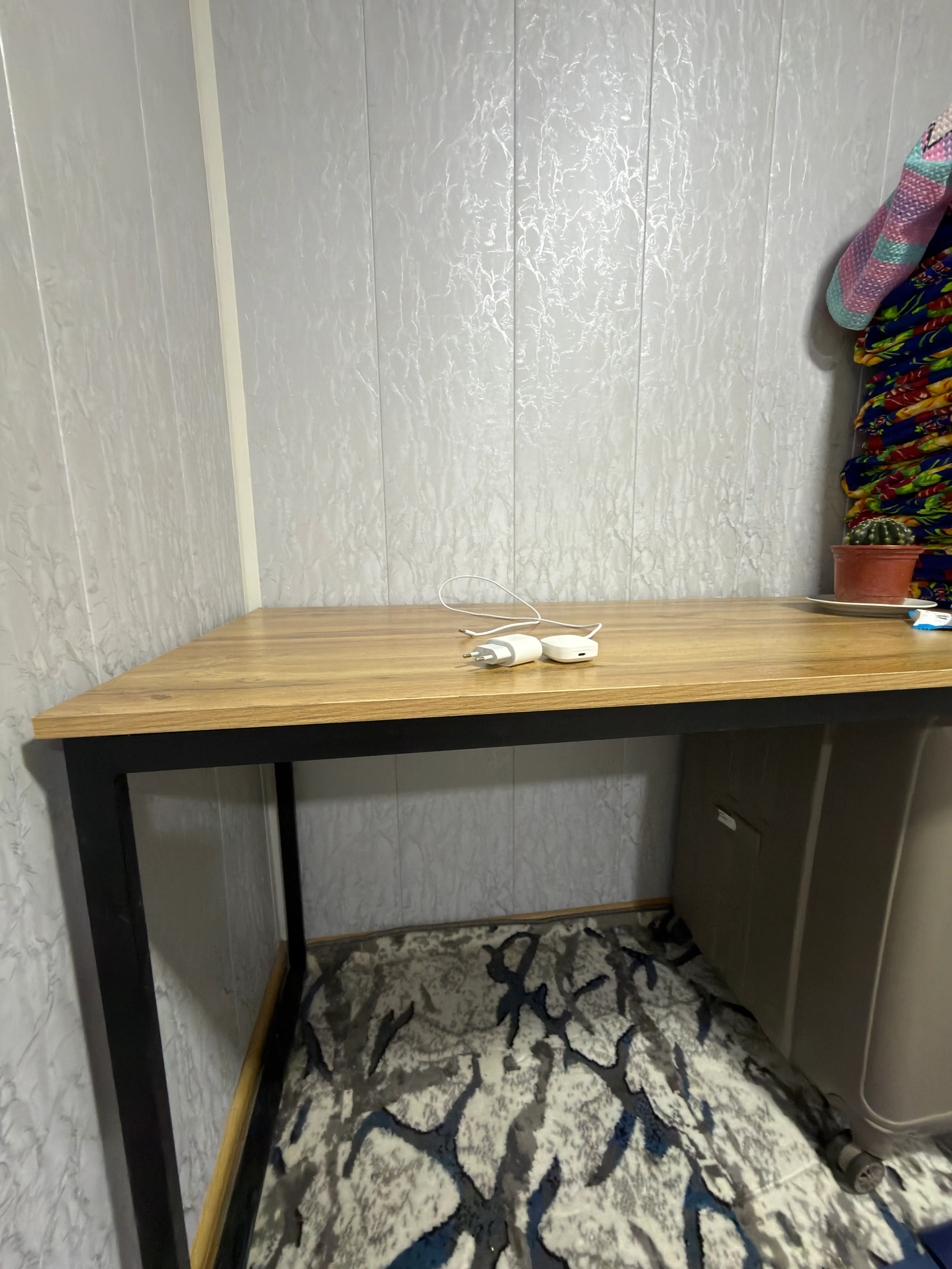 Ofis uchun standart stol 120x60, balandligi 76 sm, profili 3x2 , ish stoli