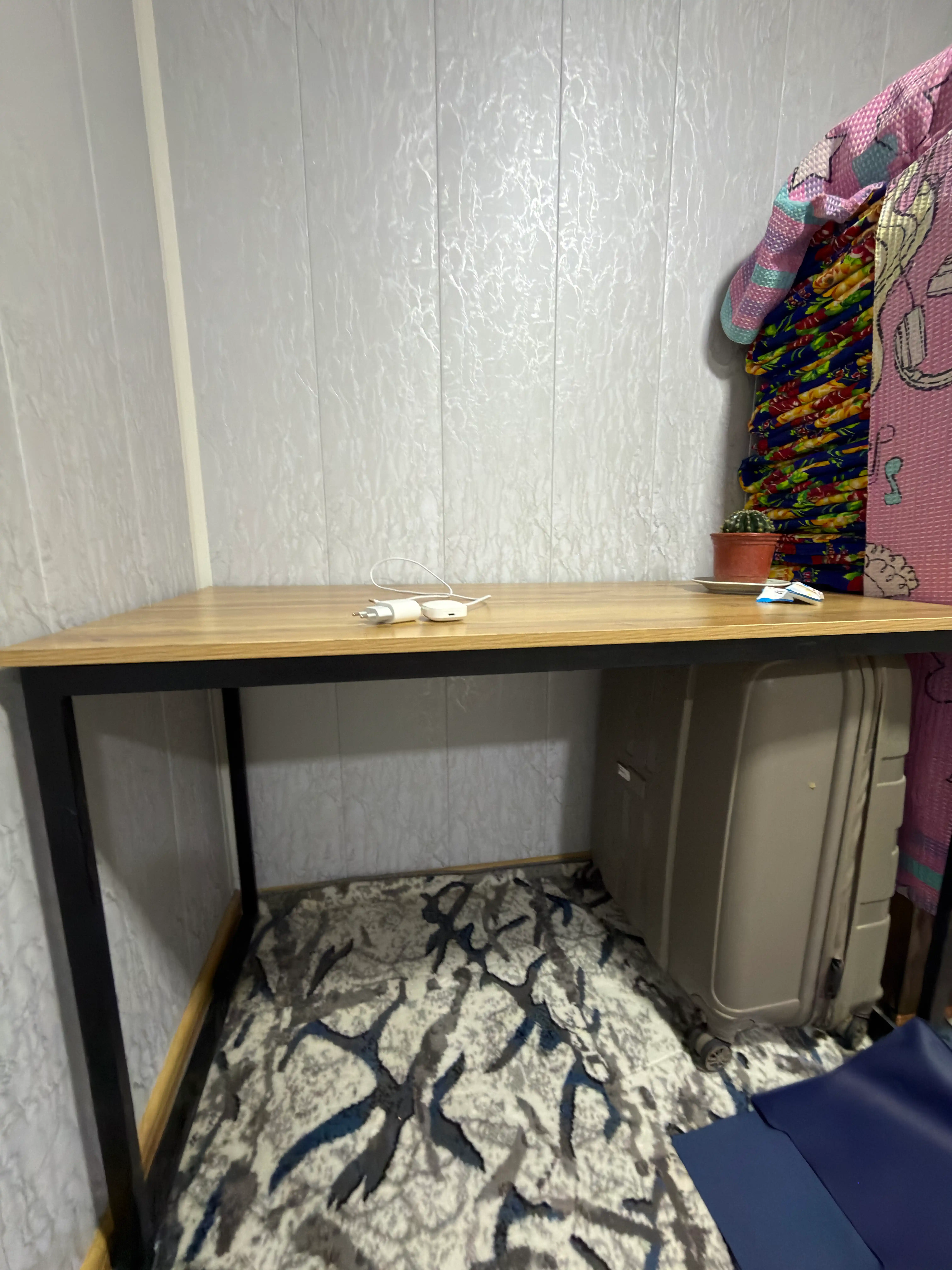 Ofis uchun standart stol 120x60, balandligi 76 sm, profili 3x2 , ish stoli
