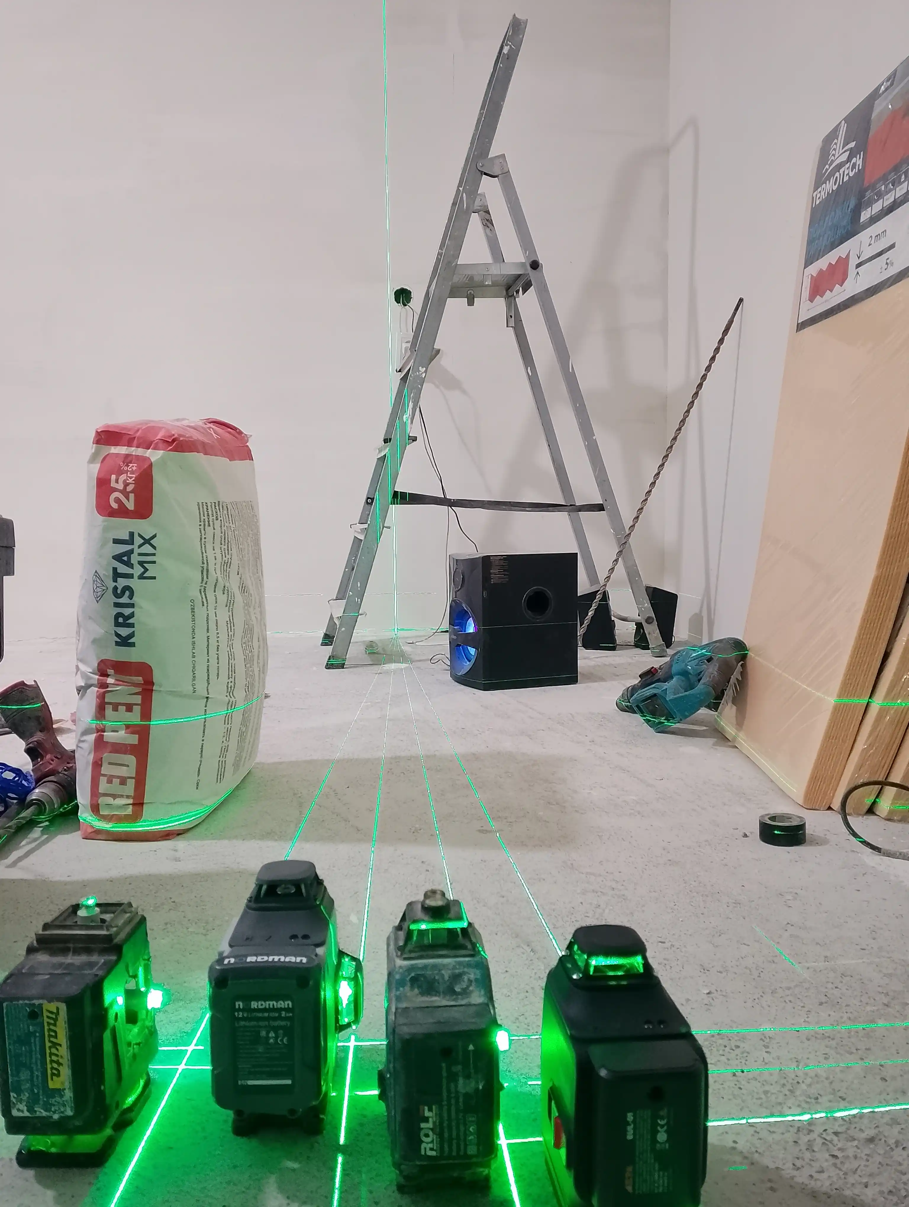 Лазерный уровень, 360 градус со штативом 4D