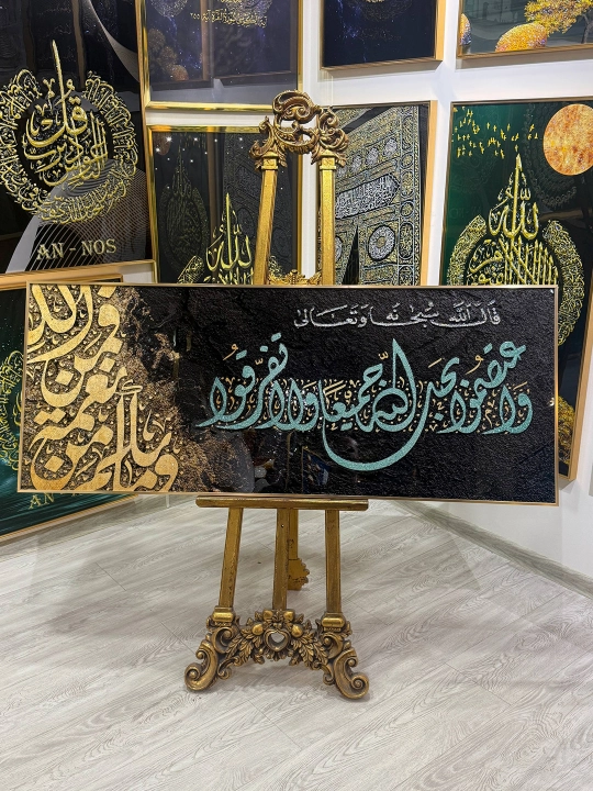 Dekorativ rasm, epoksid smolasi, kristall toshlar, alyuminiy ramka