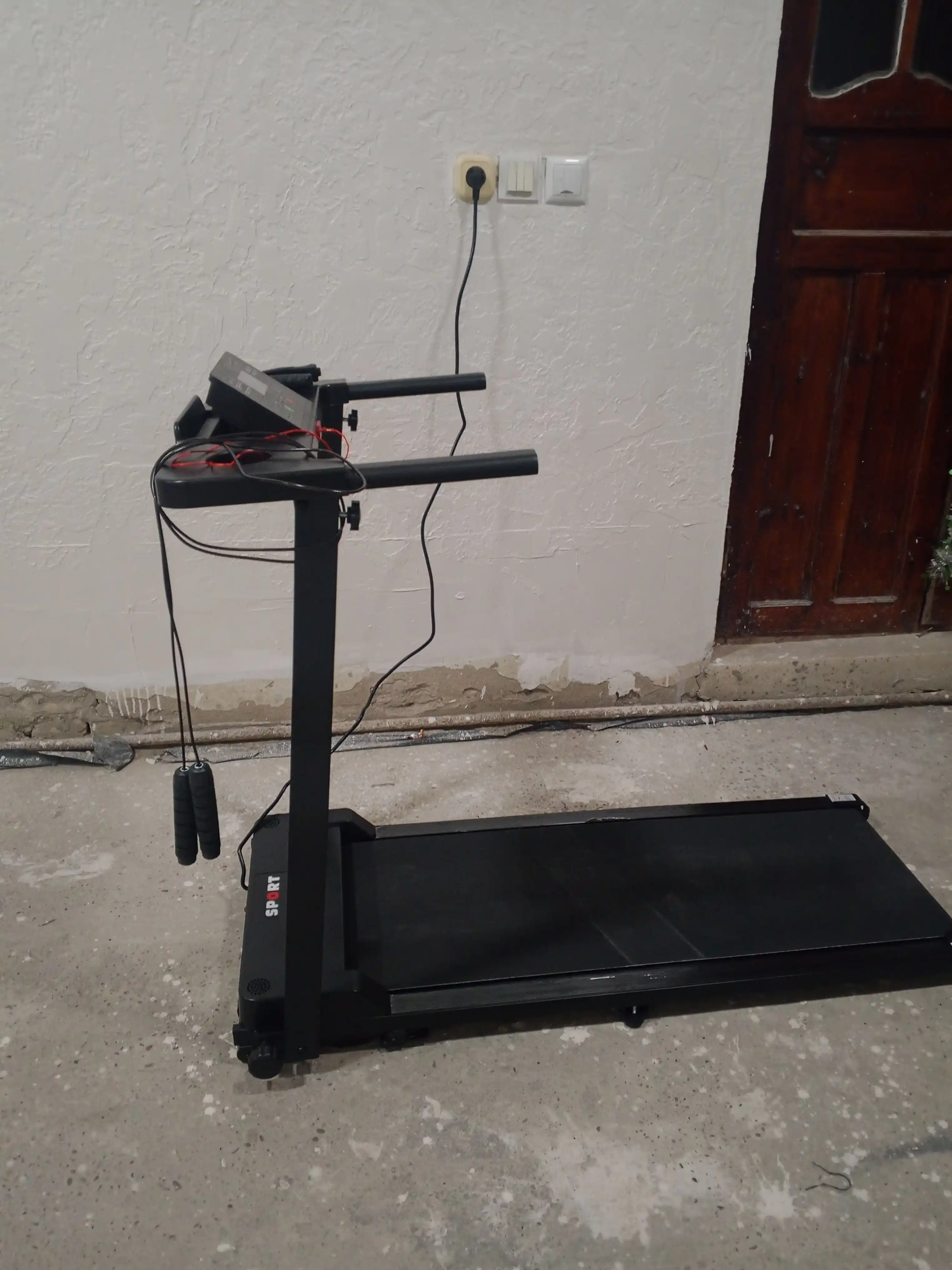 Uy uchun elektr yugurish yo‘lagi, Bluetooth, pult va tutqich, 120 kg gacha