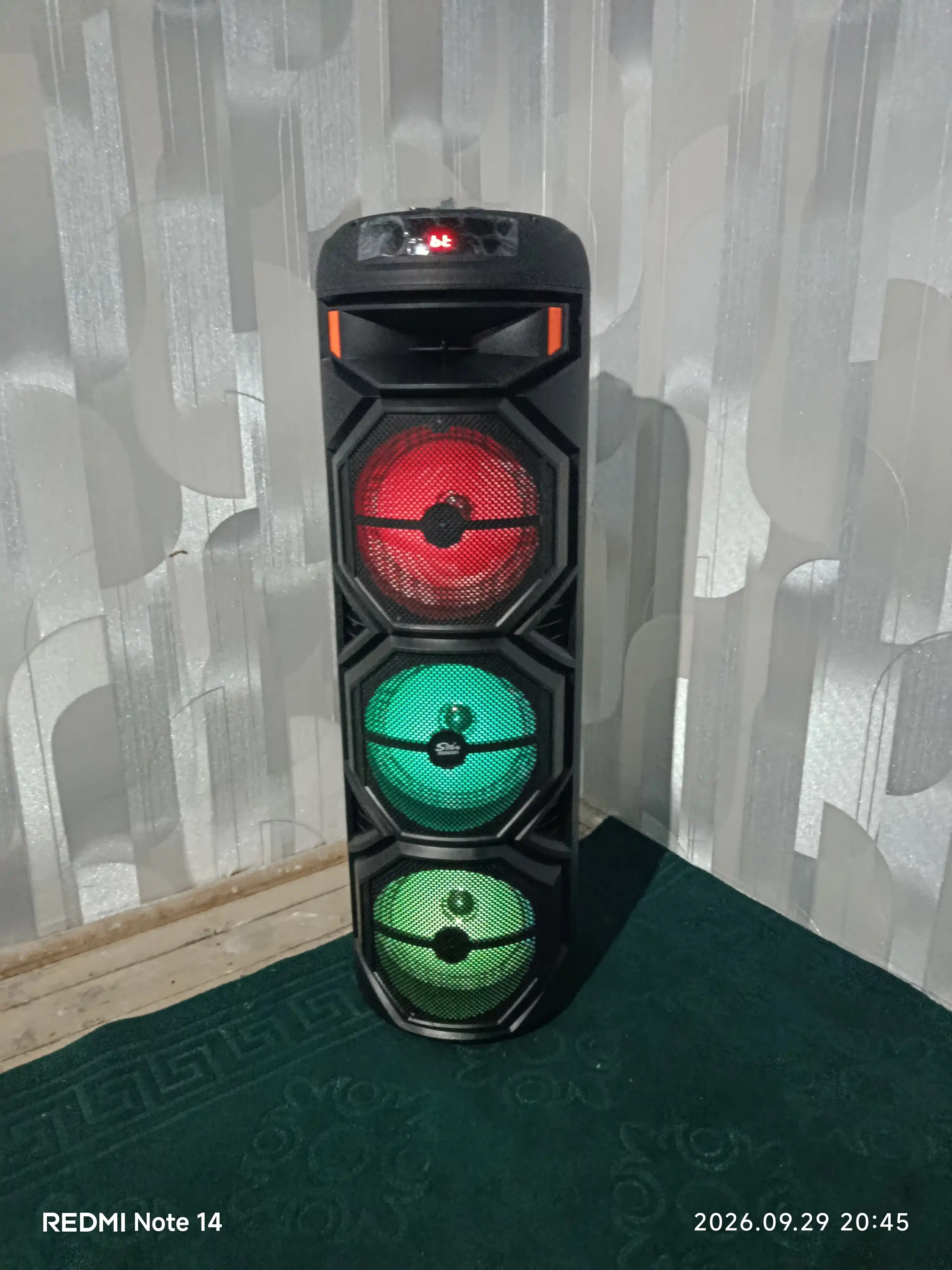 Portativ kolonka, simsiz Bluetooth karaoke musiqasi, mikrofonli, pultli va RGB yorug'lik