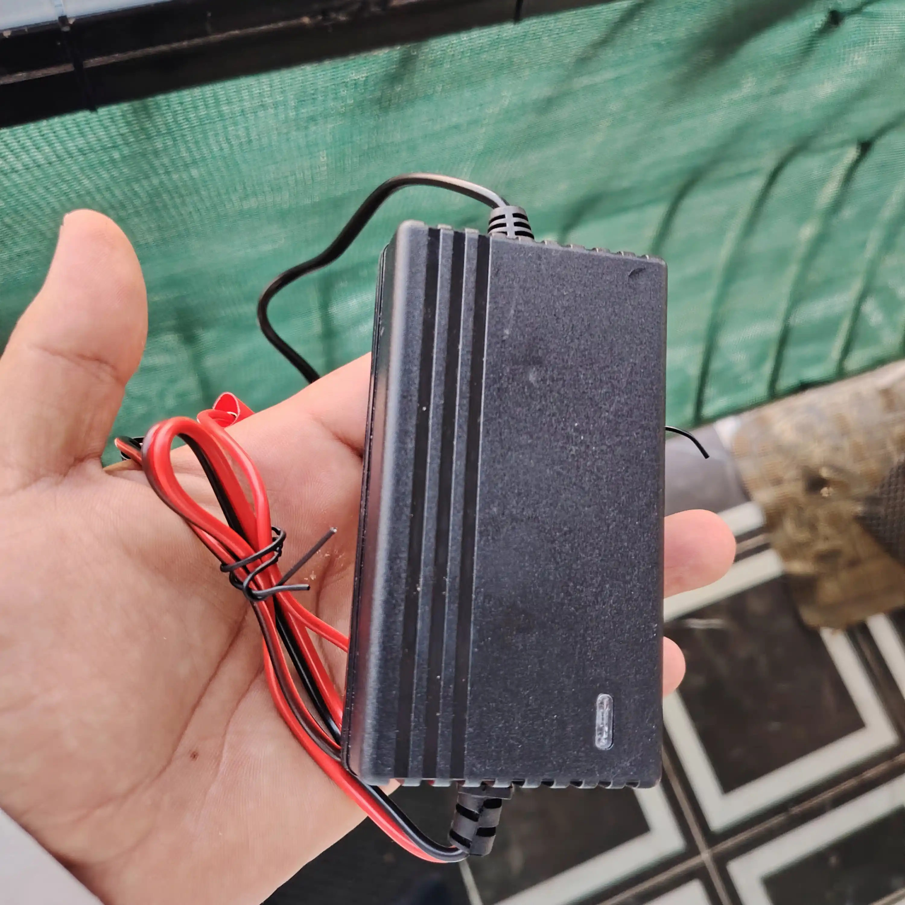 Зарядное устройство импульсное для авто аккумулятора 12V / 24V 2A-6A