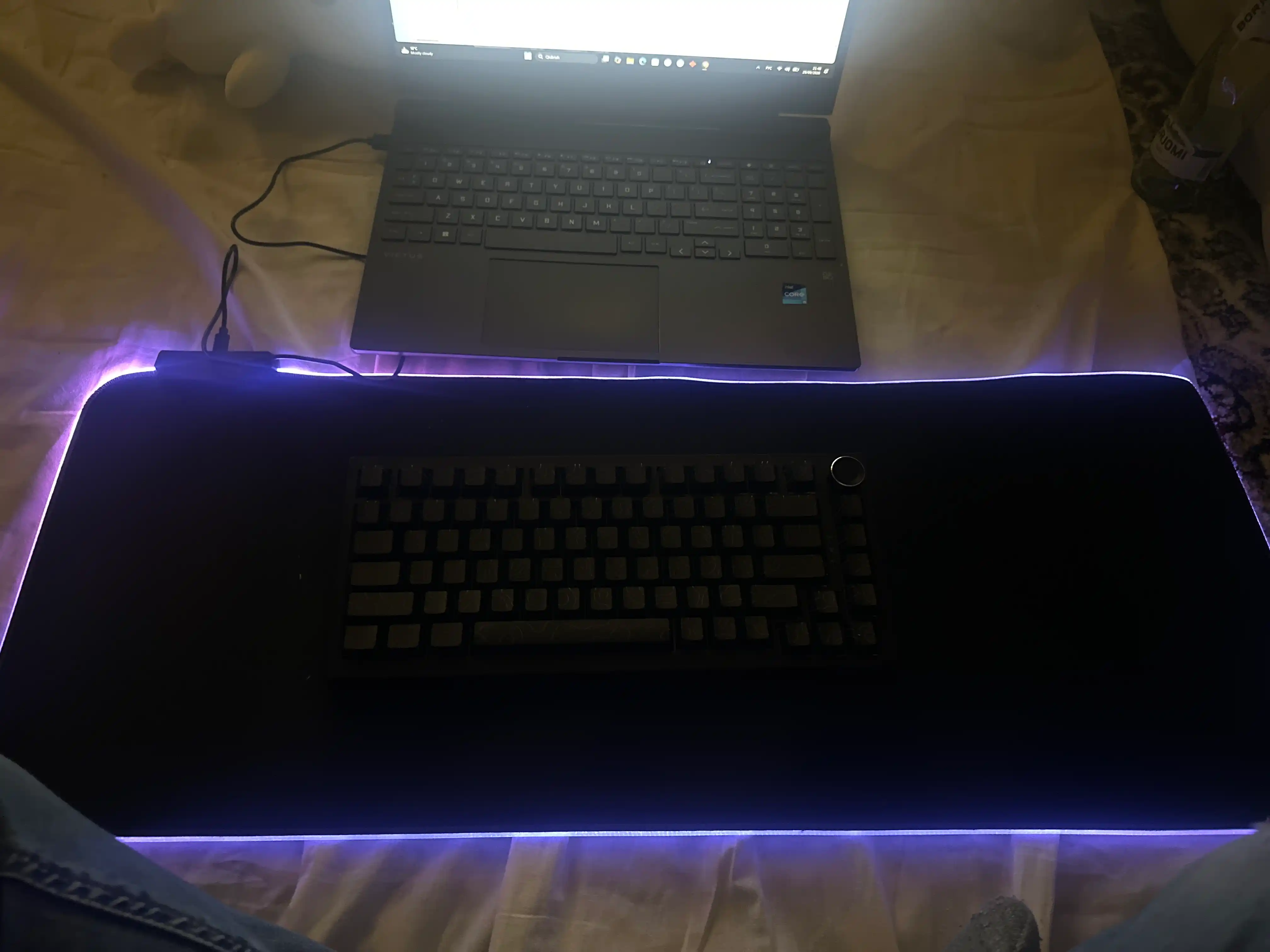 Uzgear kovrik o'yin uchun 80x30 razmerda sifatli RGB 14 xil yonuvchan