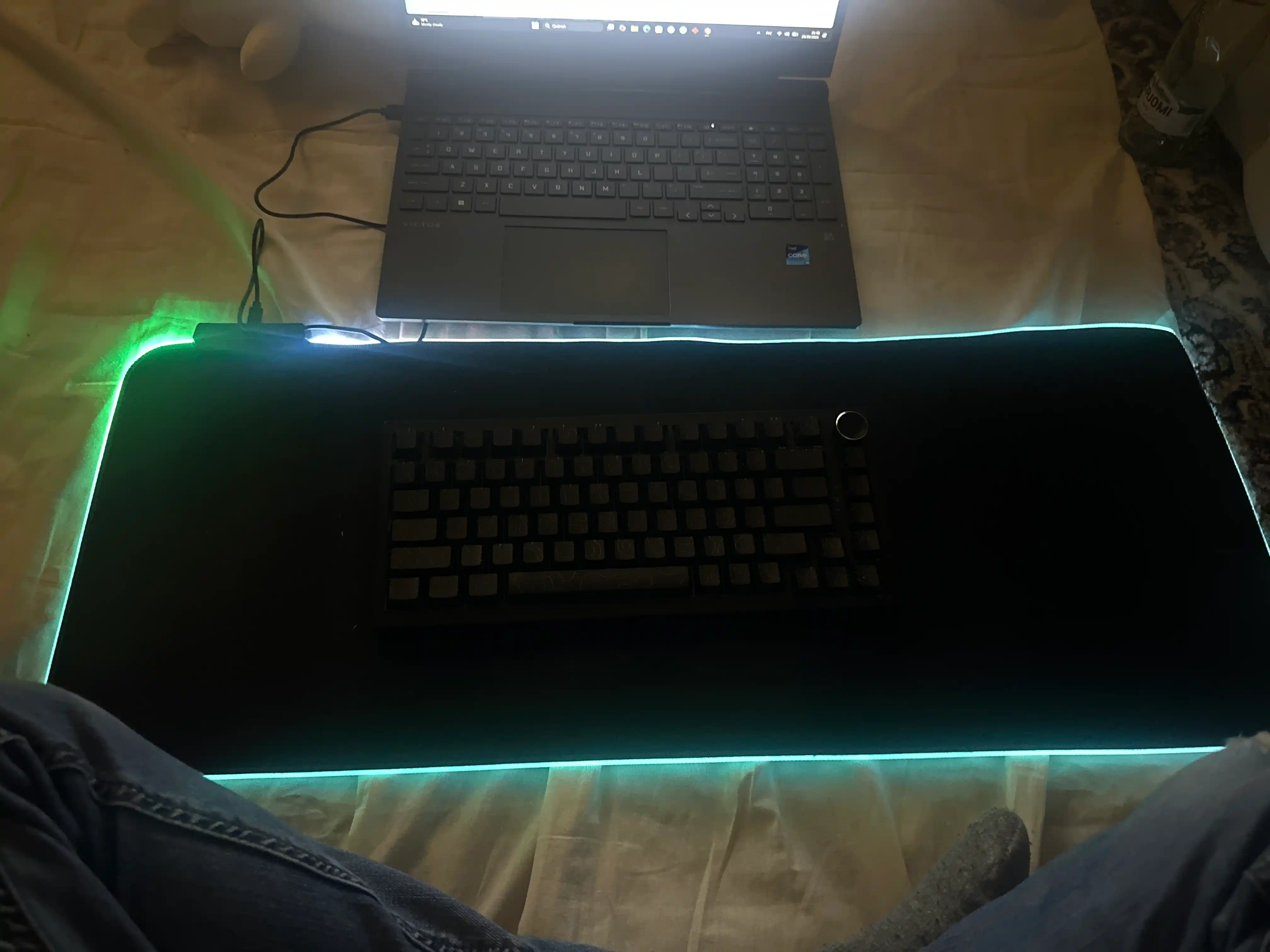 Uzgear kovrik o'yin uchun 80x30 razmerda sifatli RGB 14 xil yonuvchan