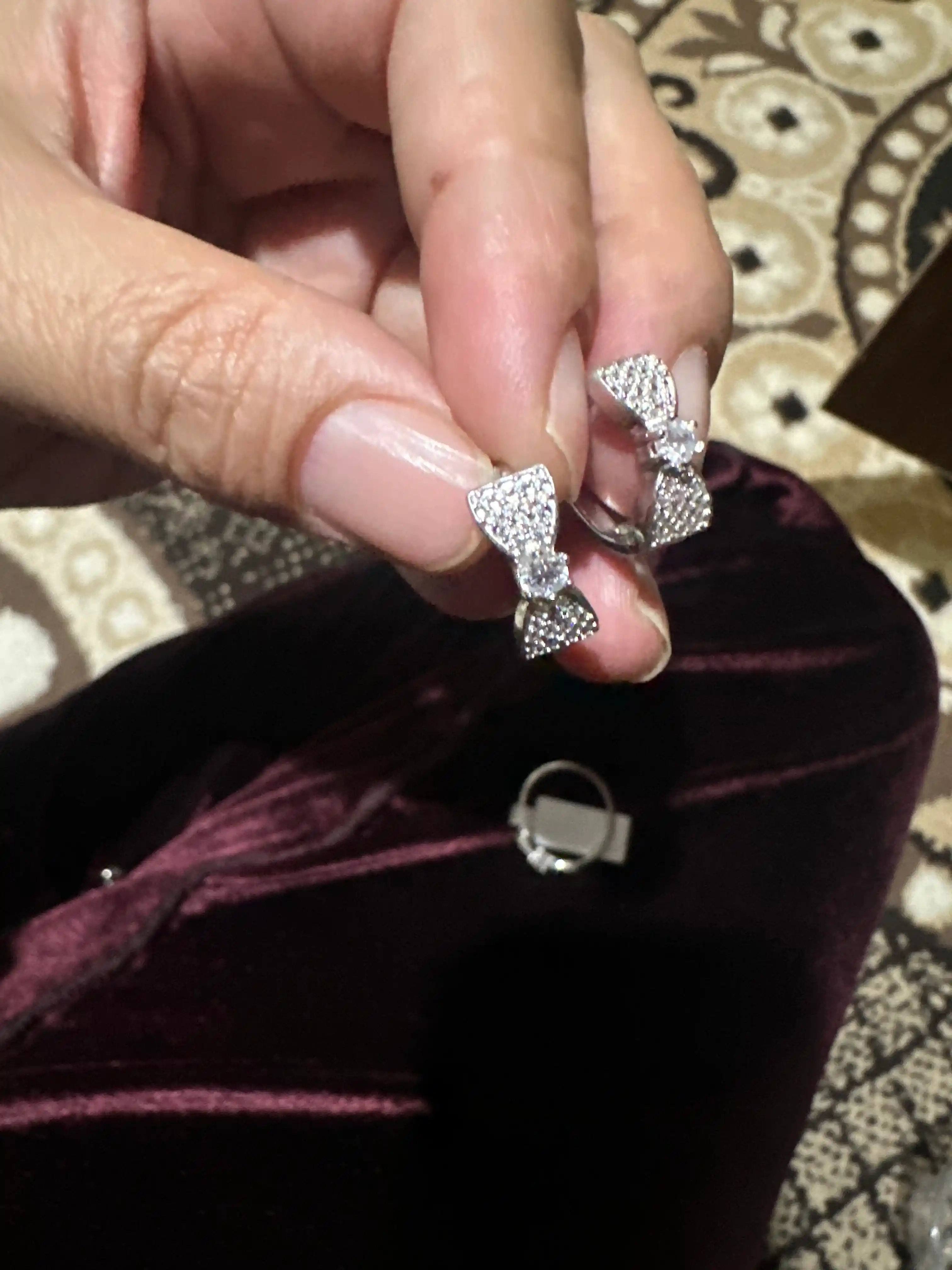 SILVER LINE Crystal—fianit bilan bezatilgan bant shaklidagi kumush to‘plam (uzuk va zirak)