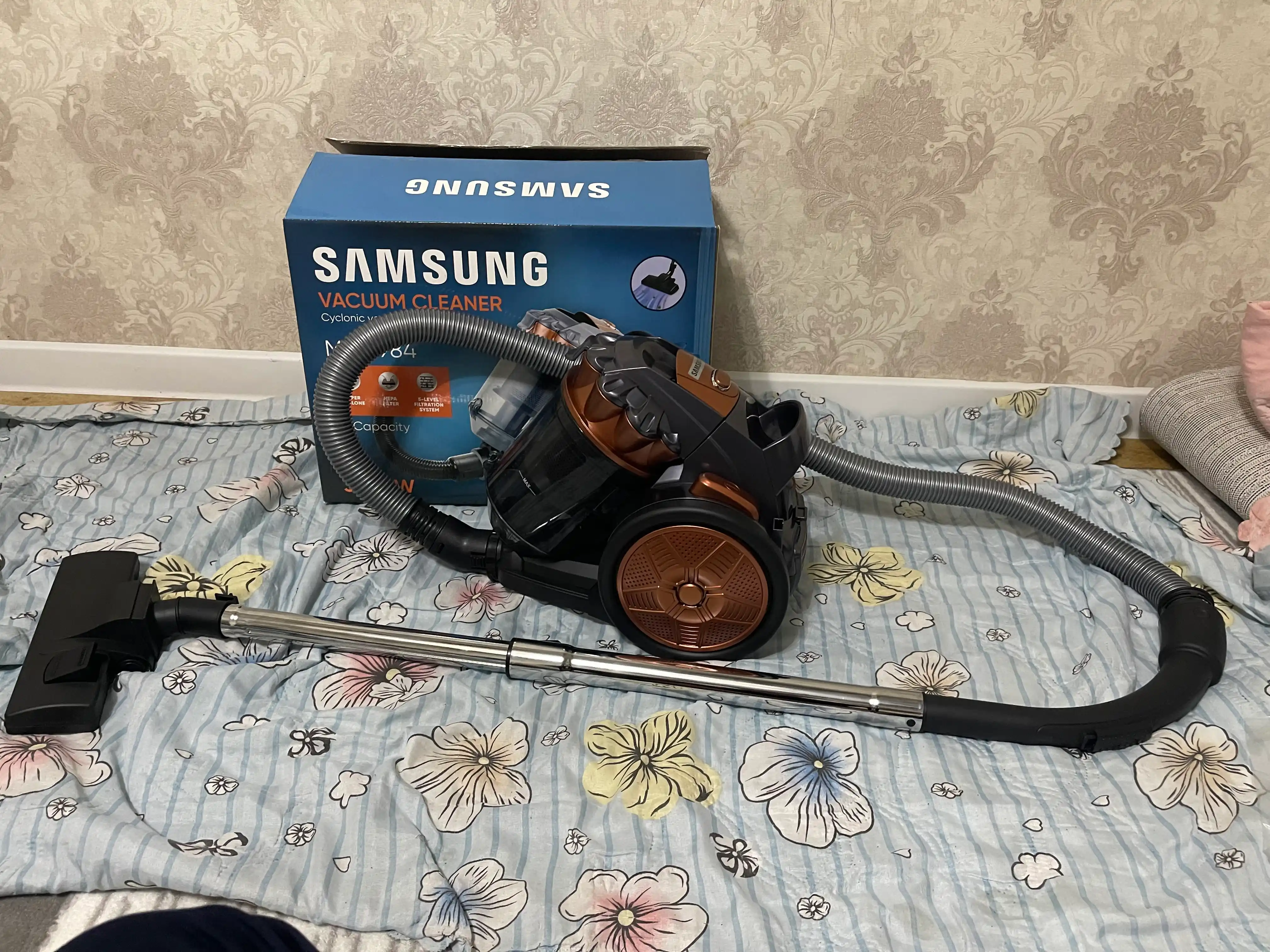 Пылесос Samsung 3000W, HEPA-фильтром ,4 л, с инновационной телескопической трубкой pilisos