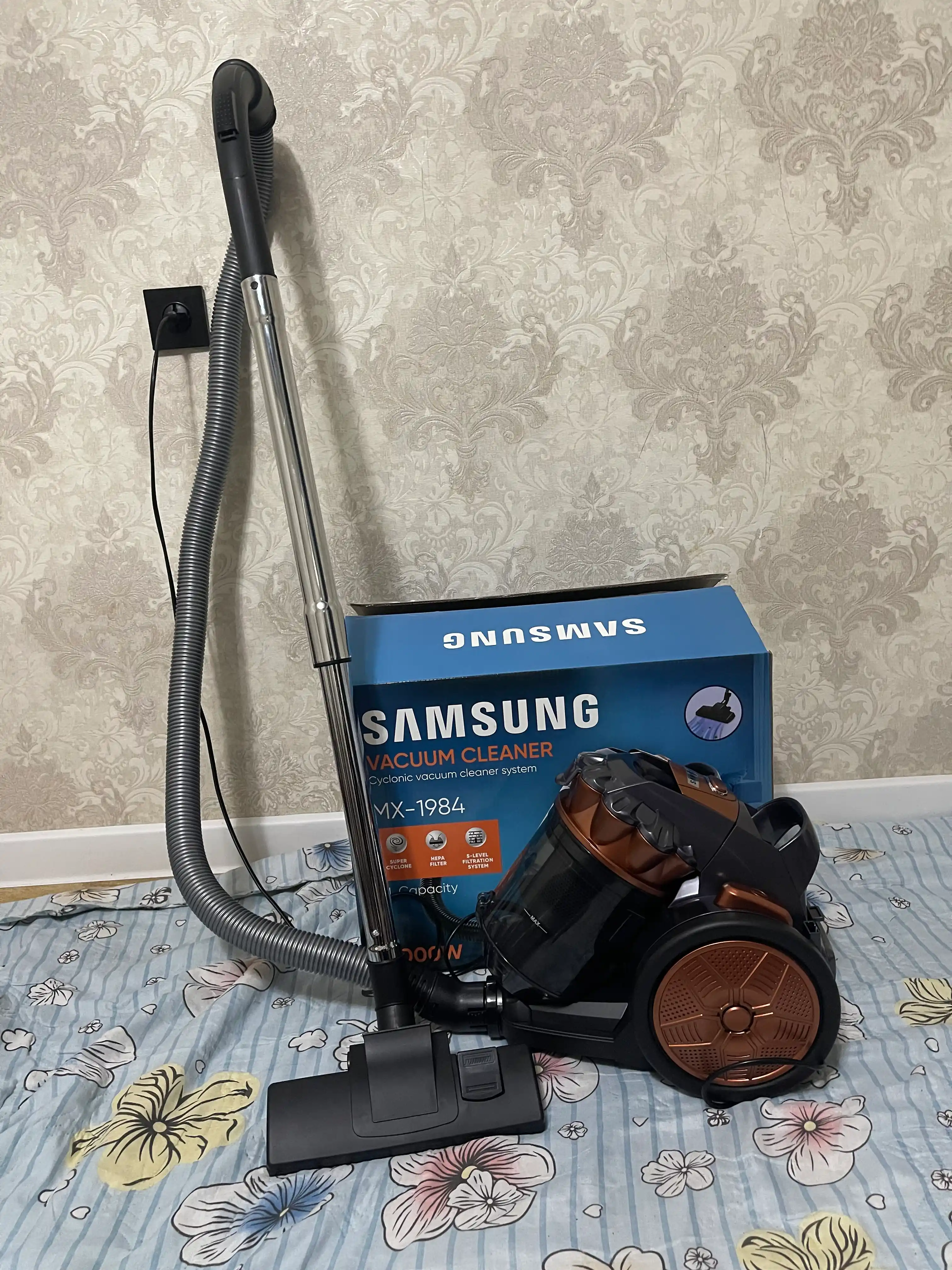 Пылесос Samsung 3000W, HEPA-фильтром ,4 л, с инновационной телескопической трубкой pilisos