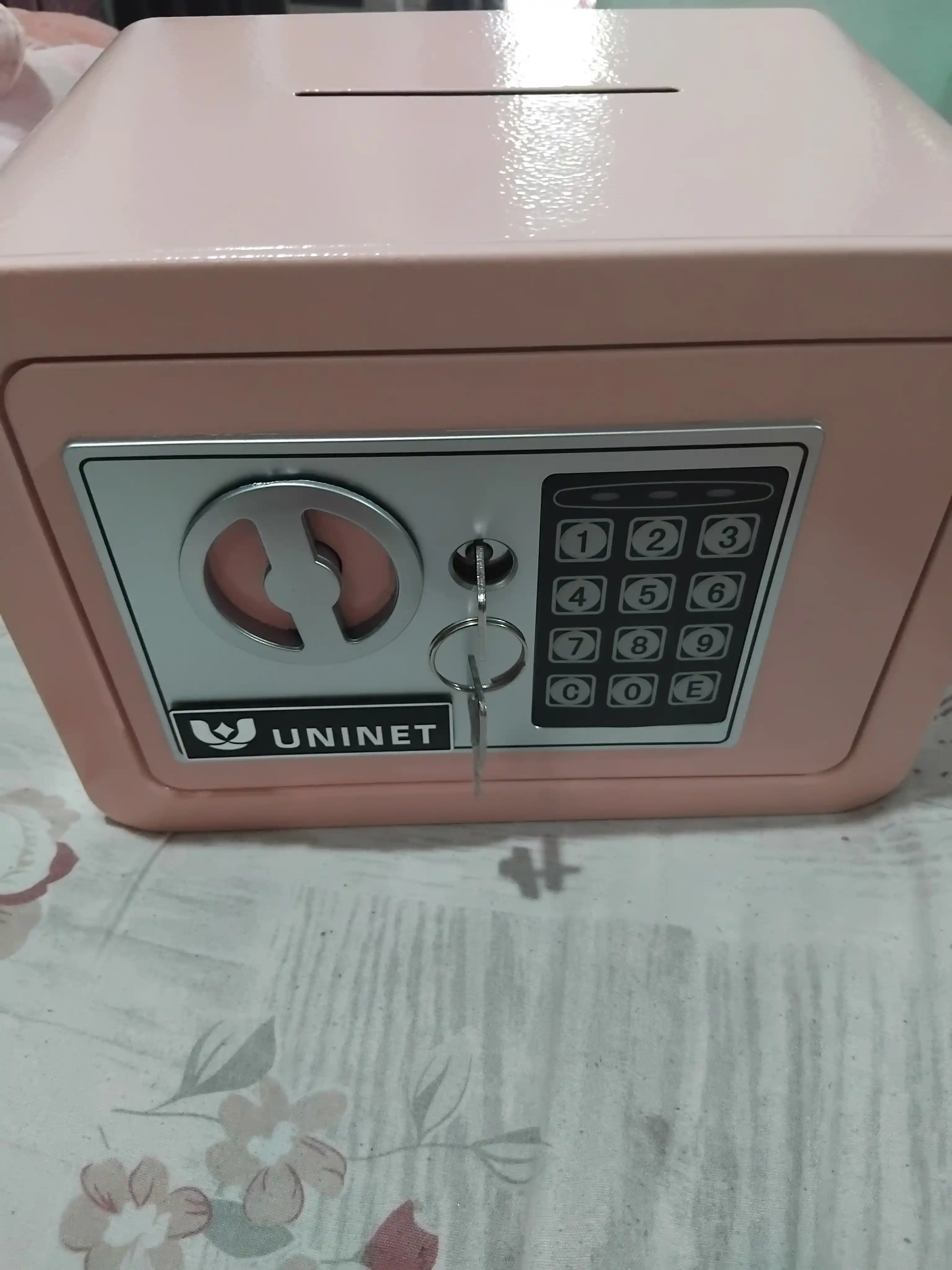 Uy va ofis uchun elektron mini seyf, ochish uchun kalit va parol, olcham: 17 * 23 * 17