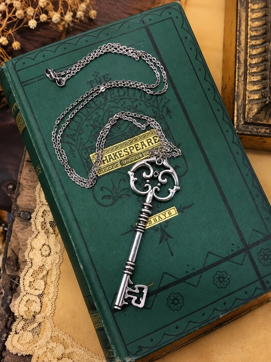 Gotik marjon: kalit yoki yulduzli va toshli xoch, vintage uniseks bo‘yin zanjiri