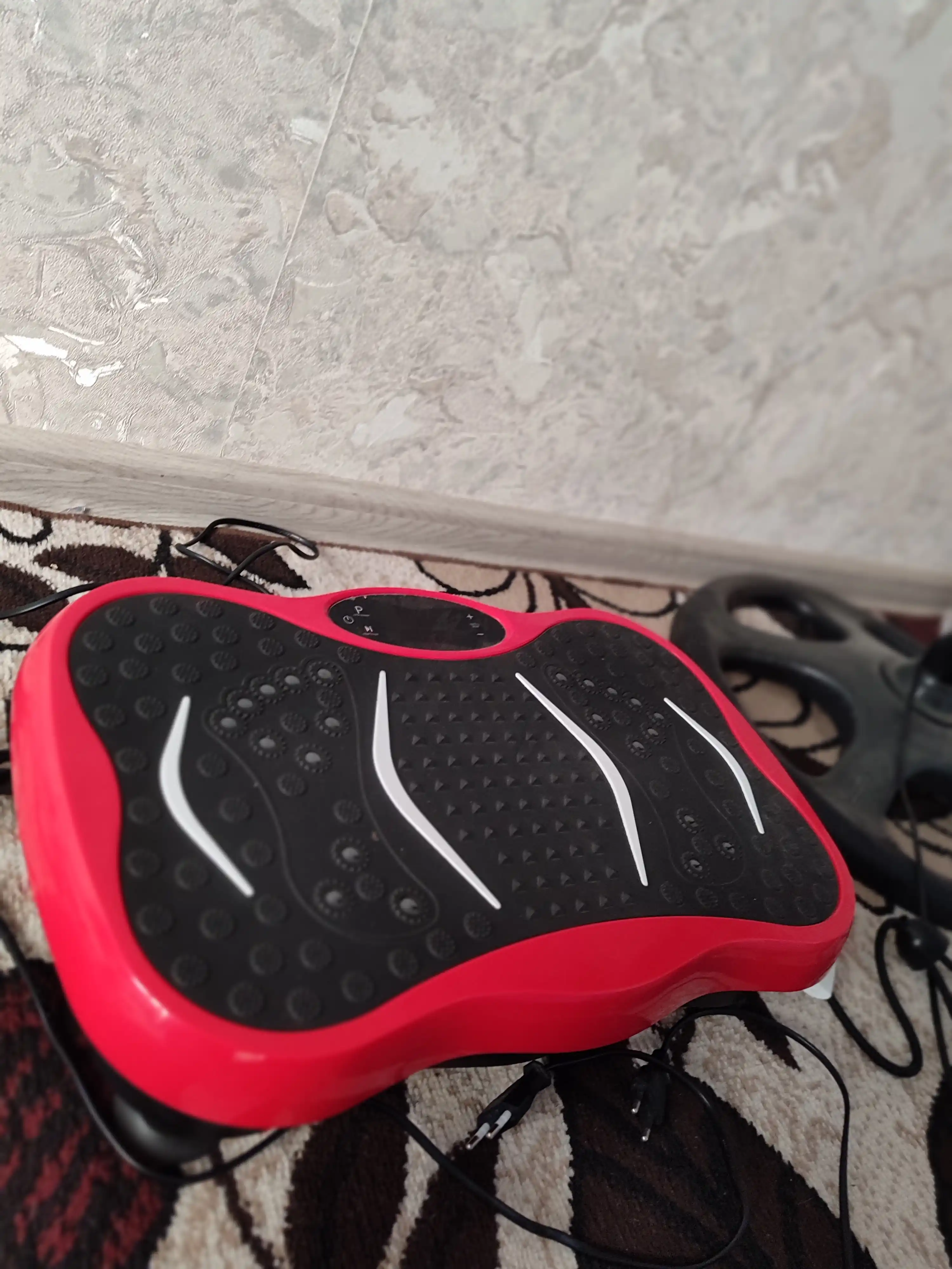 Vibratsion fitnes platforma — massaj funksiyasi, pult KECHITE+ Bluetooth