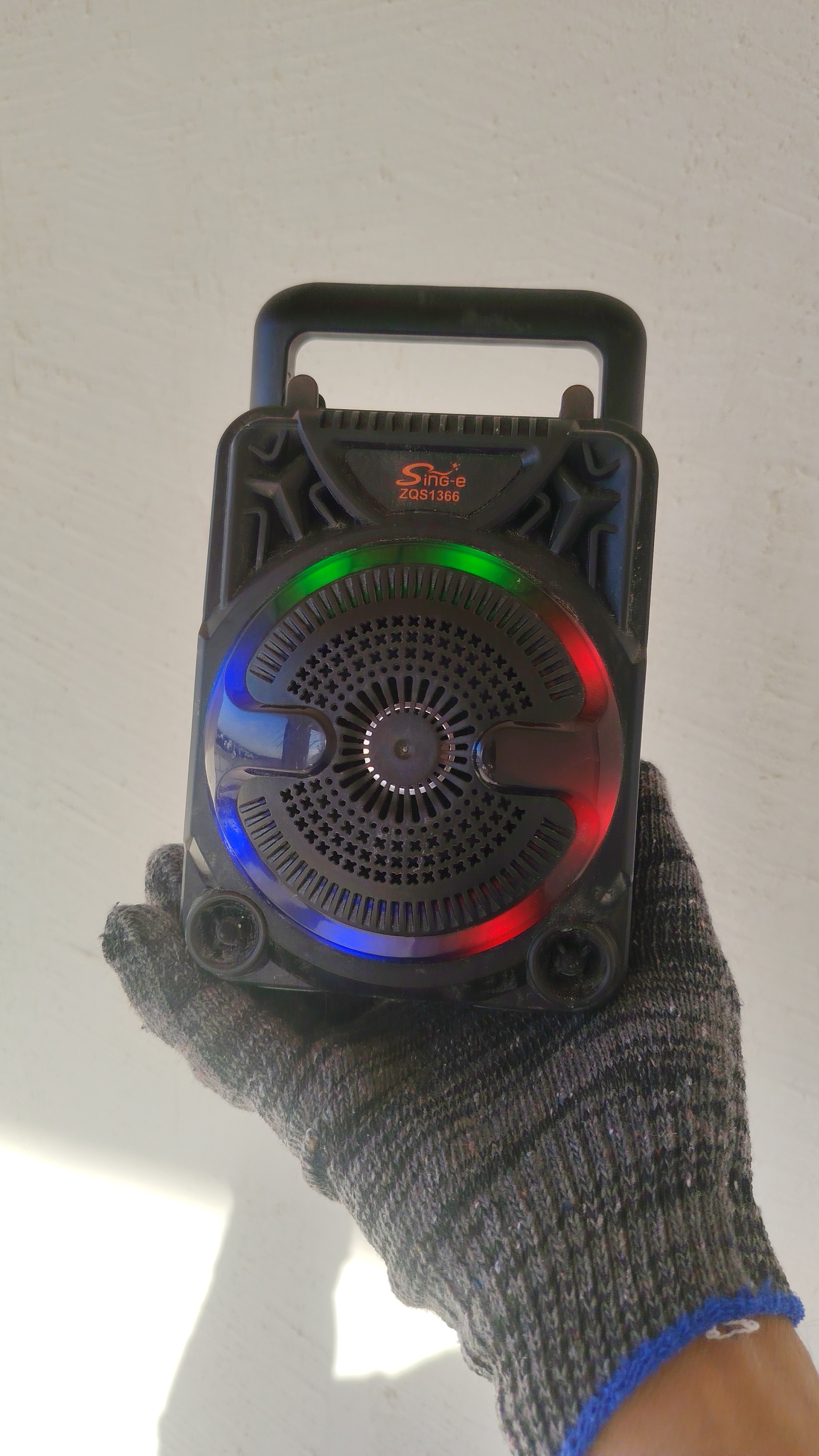 Simsiz katta karnay, karaoke musiqasi, mikrofon, pult va RGB yoritgich