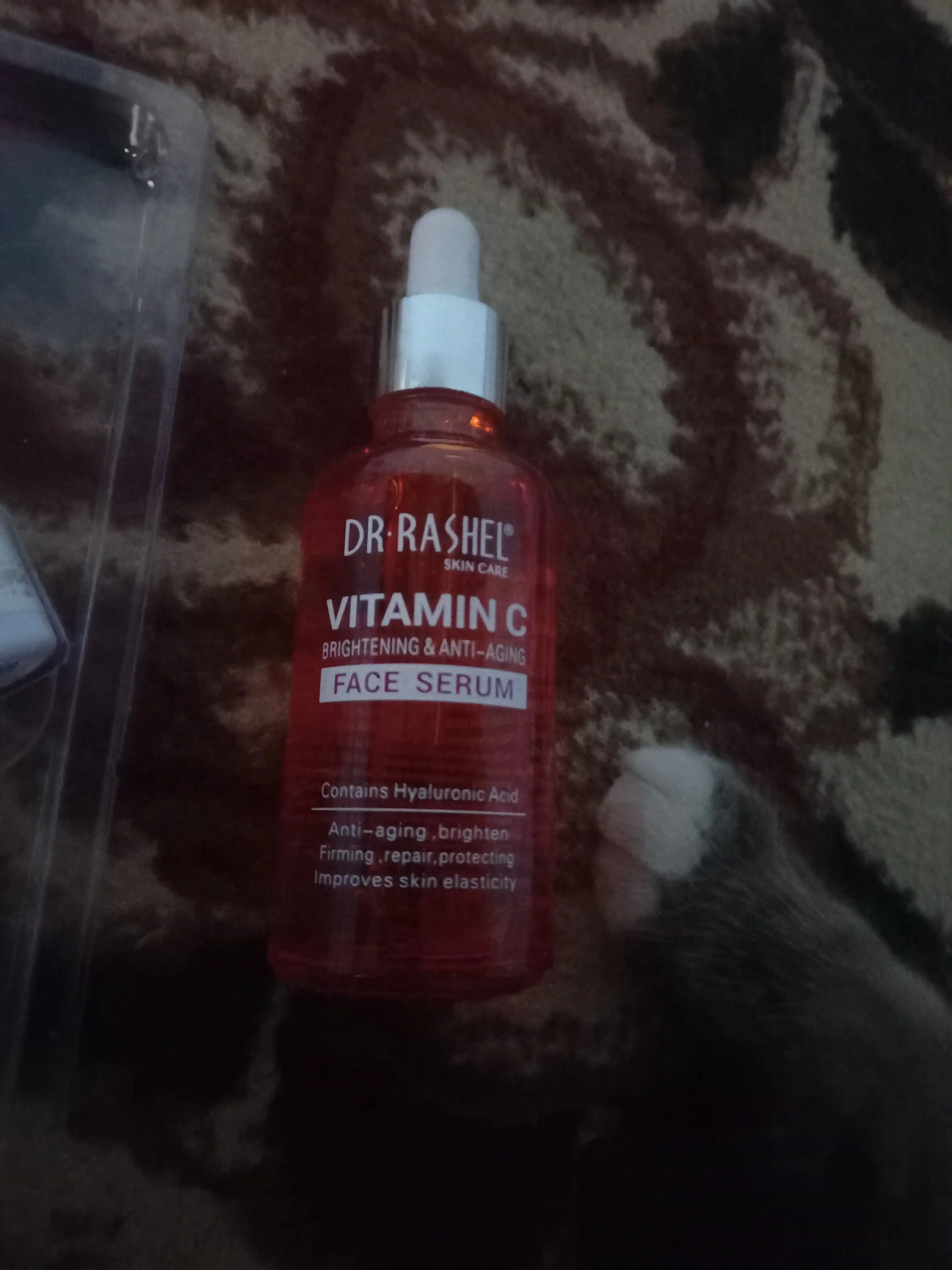 Teng rang yuz terisi uchun C vitaminli Dr. Rashel yorug‘lashtiruvchi serumi, 50 ml