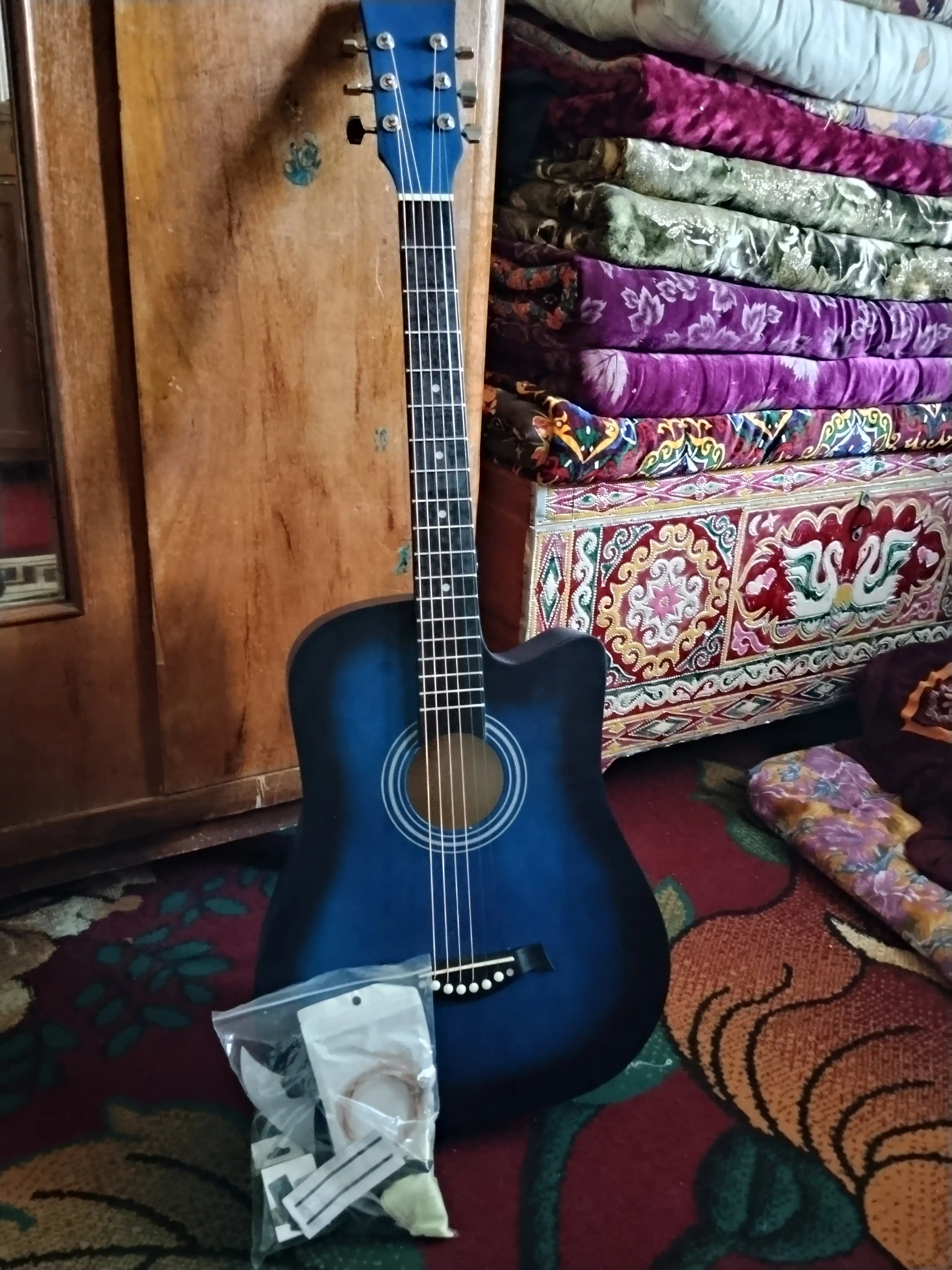 Akustik gitara, FIDGO to‘plamida 30 ta aksessuar