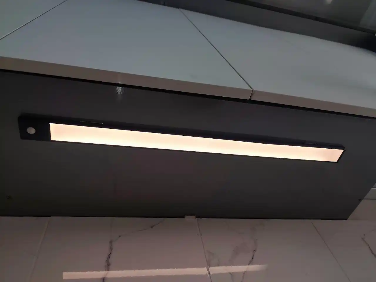 Alyuminiy aqlli LED-yoritgich, harakat datchigi, magnitli mahkamlash, Type-C, akkumulyator