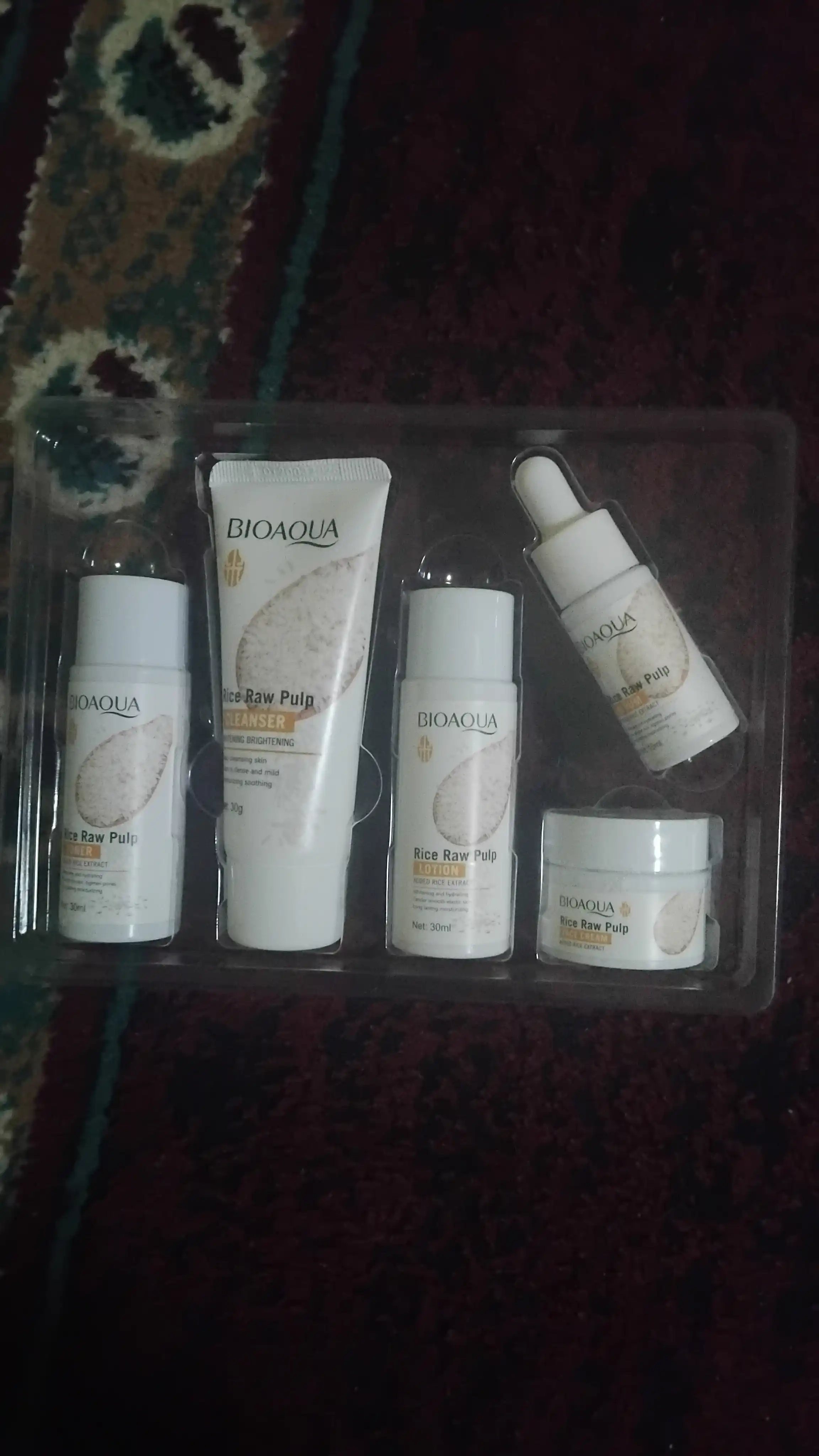 Gialuron kislotali, terini yoshartirish uchun BIOAQUA kosmetik sovg‘a to‘plami