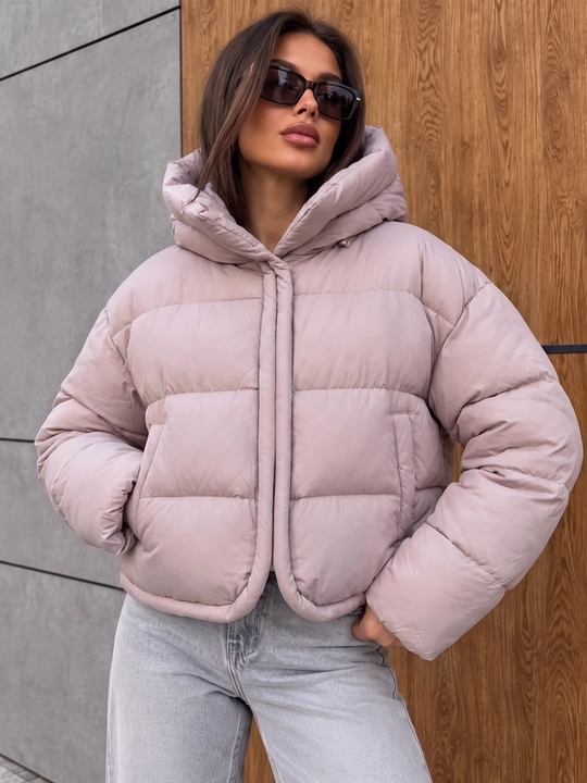 Kurtka ayollar uchun qishki, kalta, kapyushonli, puhovik — ELLY FASHION - 