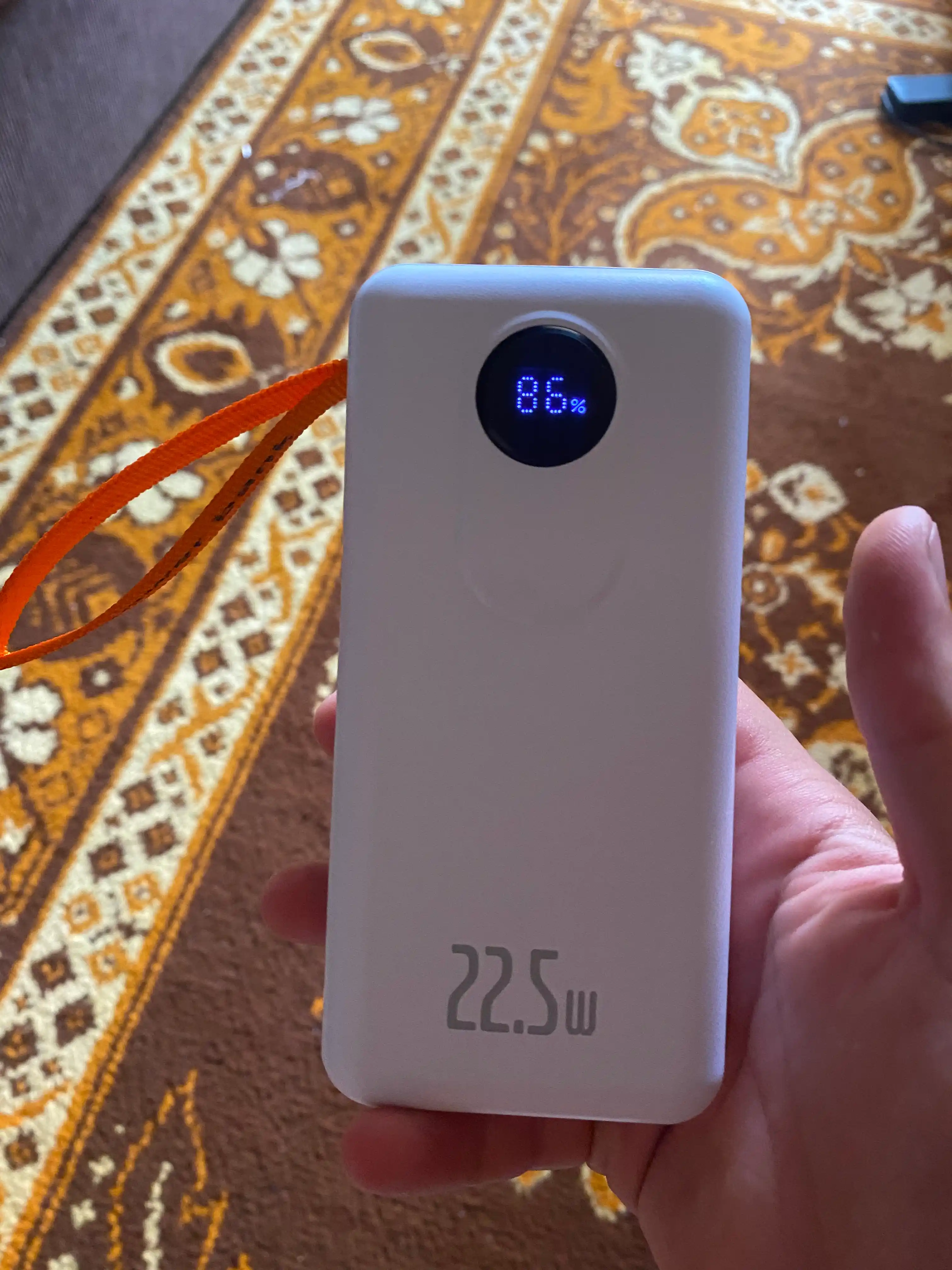 Power Bank 20000 mAh 22.5W с ремешком, встроенными кабелями, фонариком и быстрой зарядкой