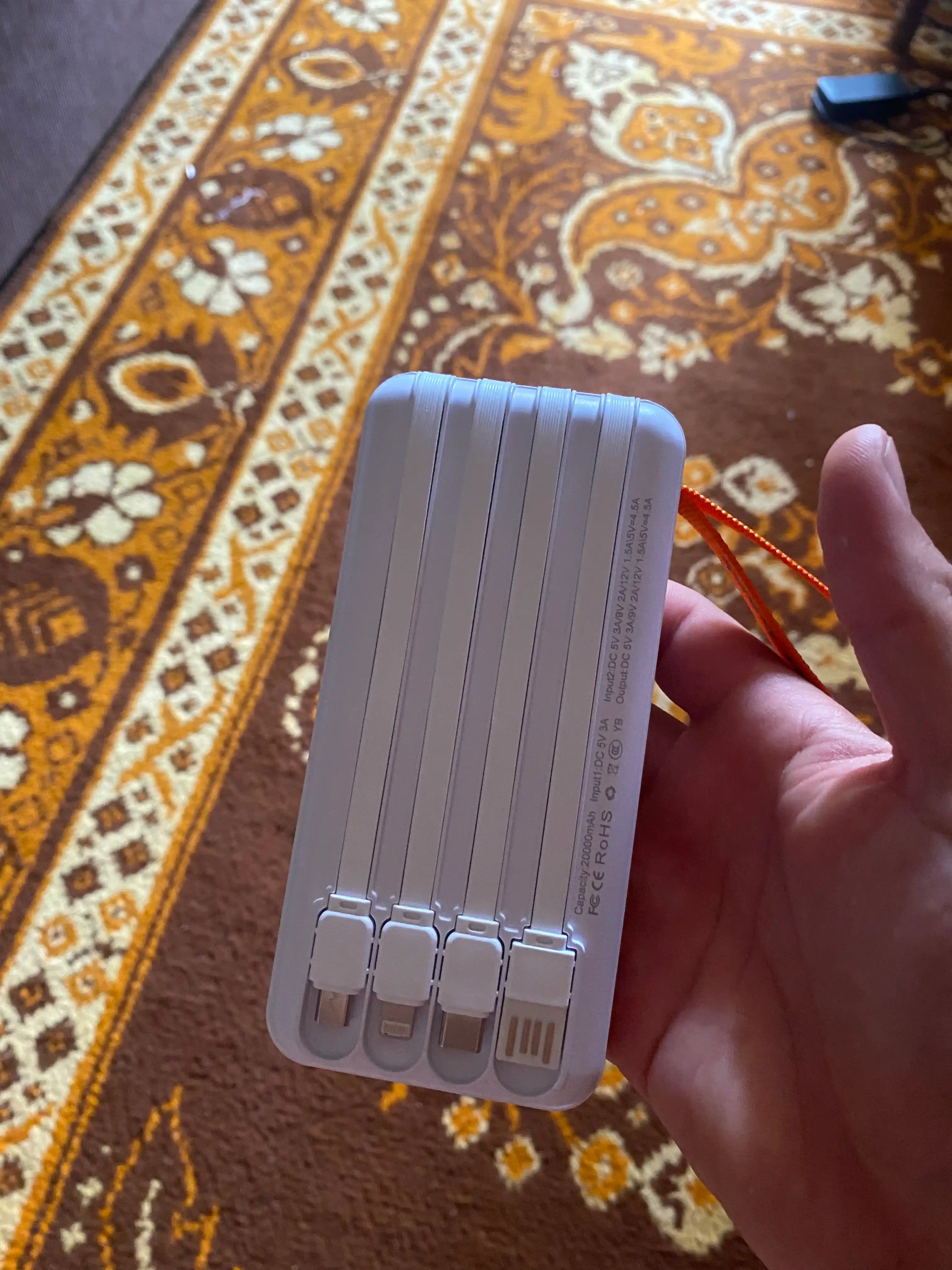 Power Bank 20000 mAh 22.5W с ремешком, встроенными кабелями, фонариком и быстрой зарядкой