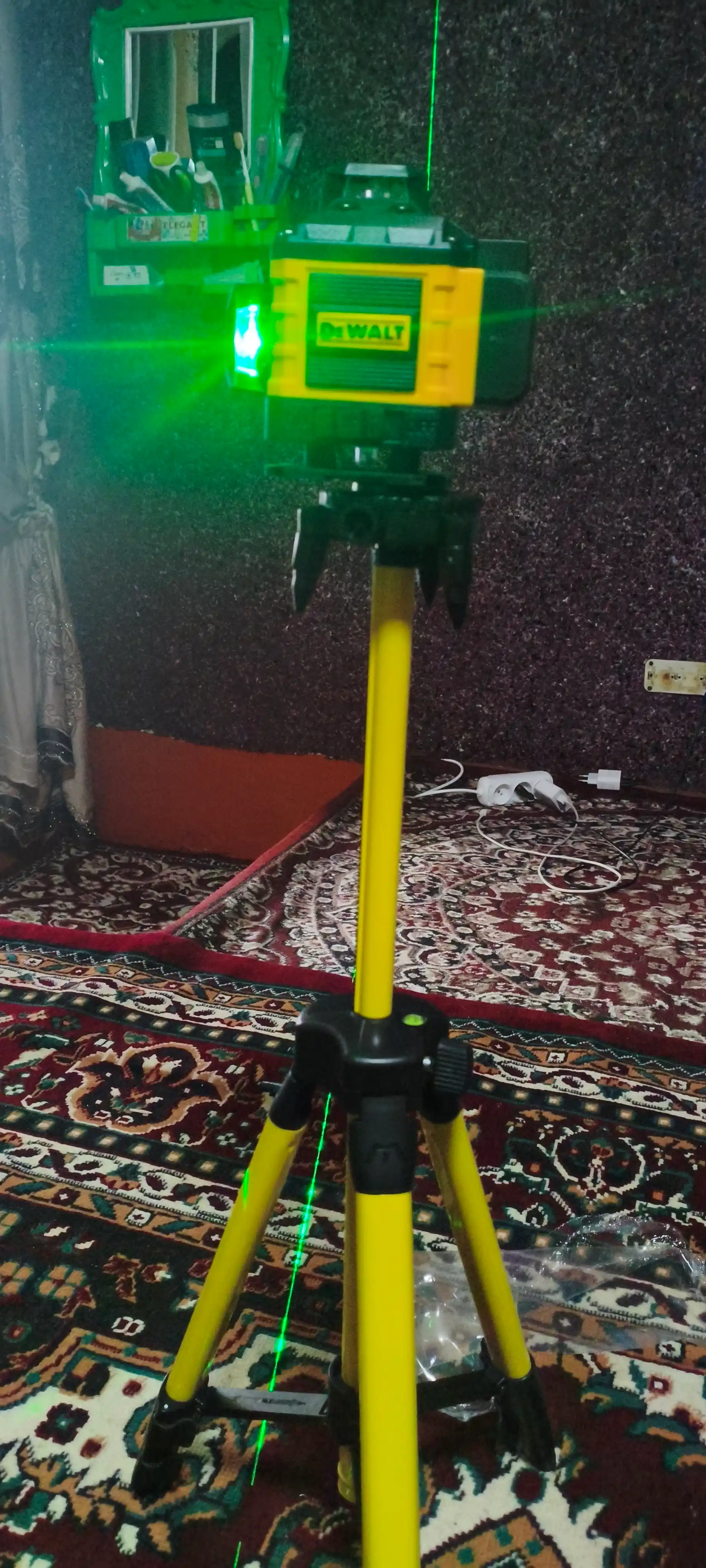 Лазерный уровень с штативом 4D