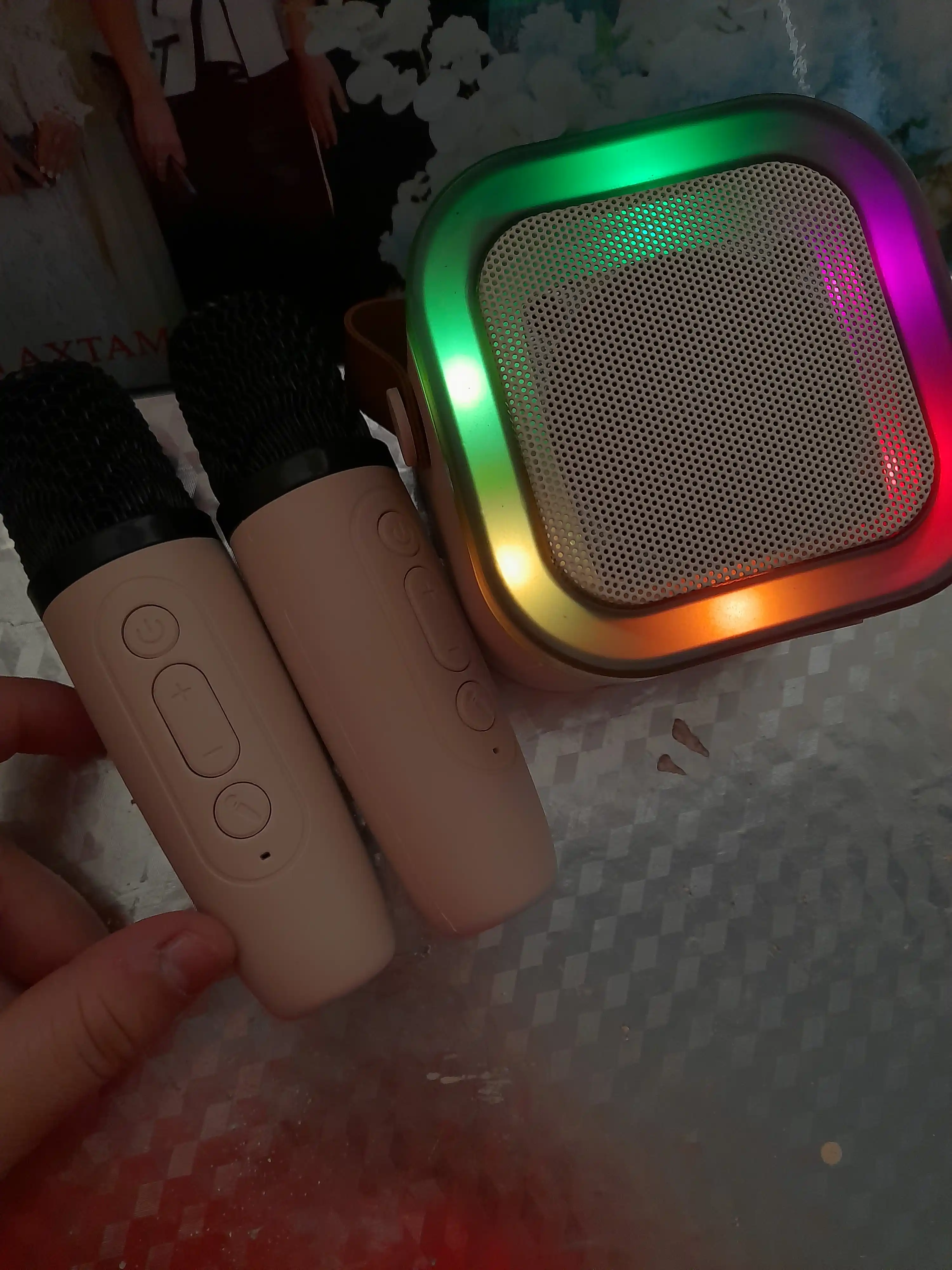Karaoke uchun 2 ta mikrofonli portativ Bluetooth kalonka K12, karnay, RGB