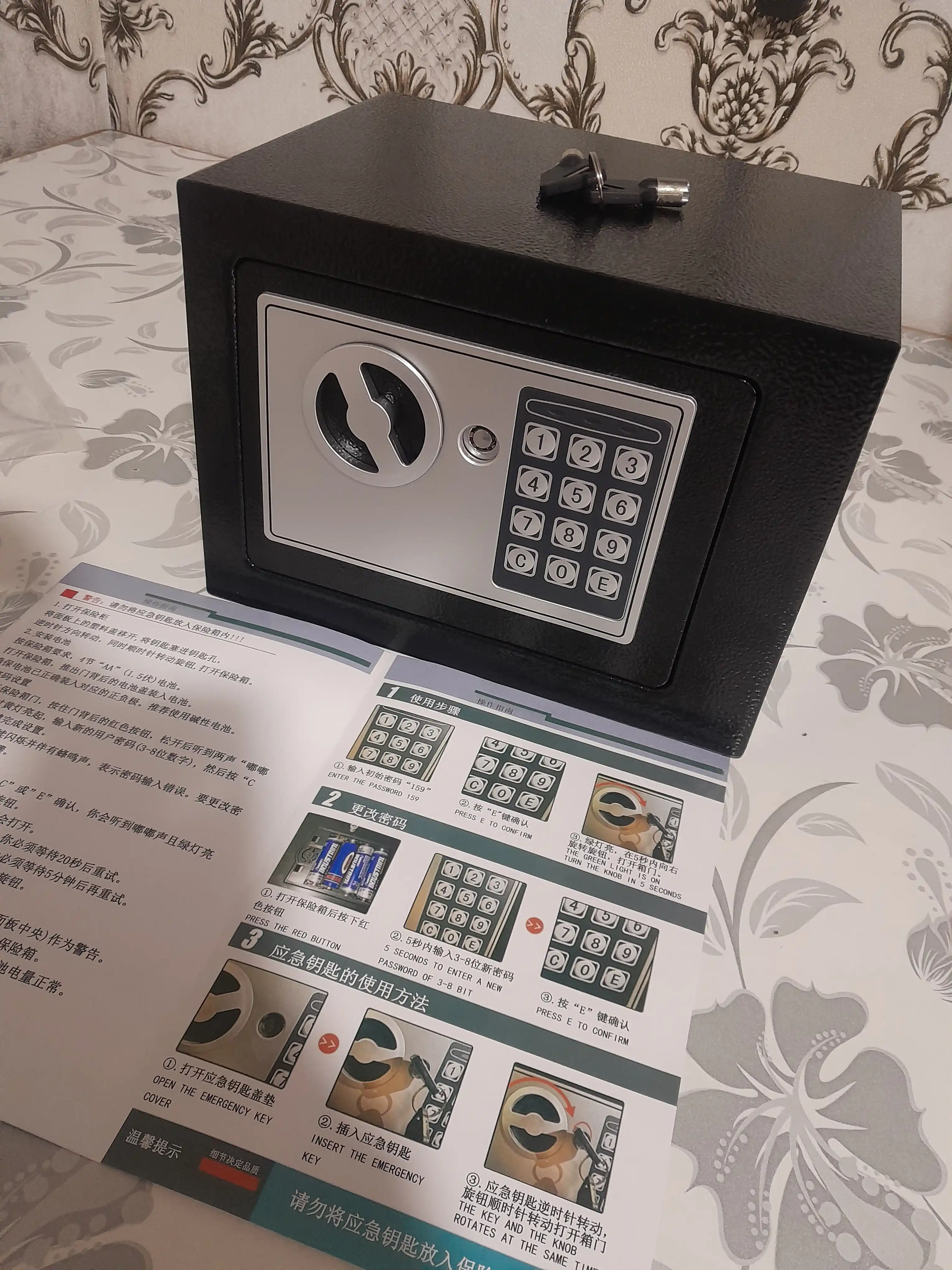 Elektron metall seyf, o‘lchami 23×17×17 sm, hujjatlar va qimmatbaho buyumlar uchun