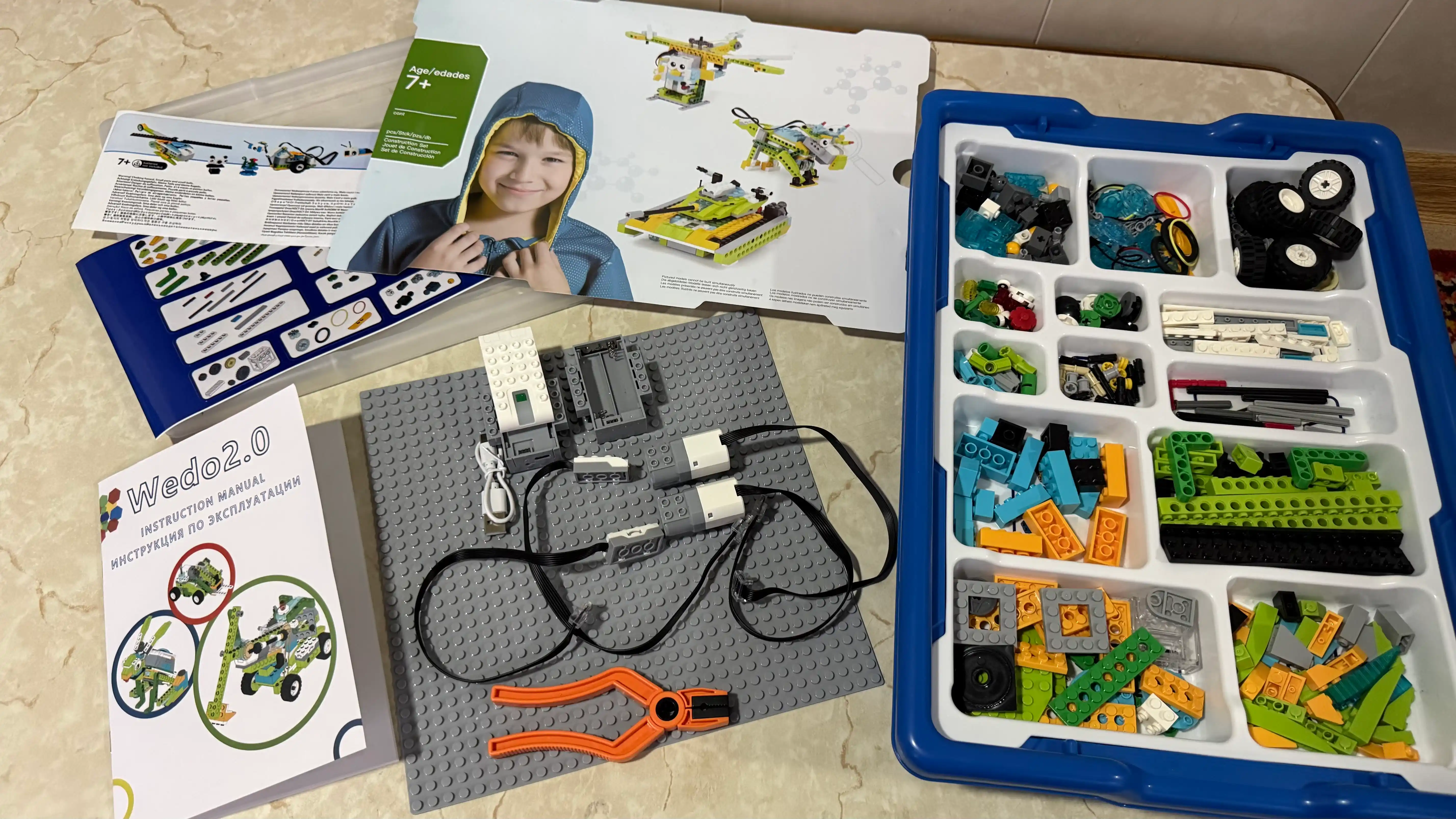 LEGO WeDo 2.0 robototexnika konstruktori, 280+ detal, 2 motor, akkumulyatorli Smart HUB