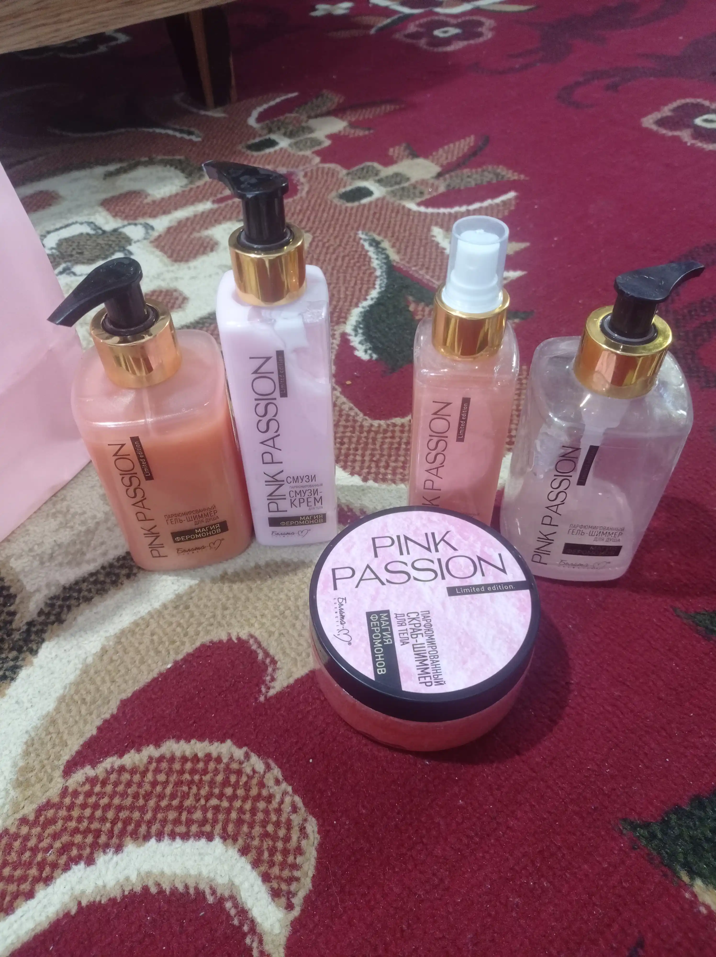 Pink Passion – набор для ухода за телом из 4 средства, гель для душа, крем, скраб, лосьон