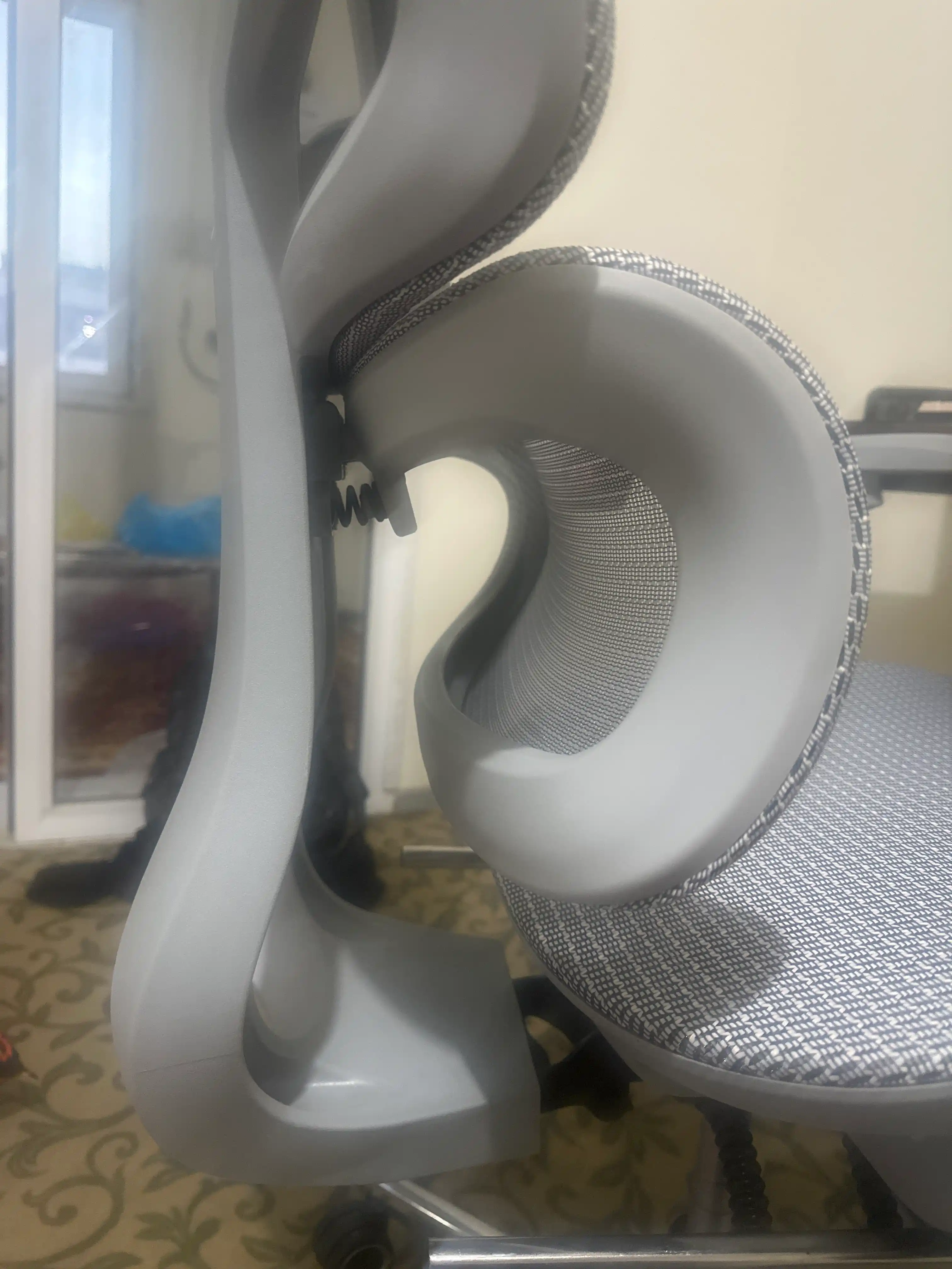Ergonomik ofis kreslosi, to‘rli suyanchiqli, 120 kg gacha yuk ko‘taradigan, sozlanadigan