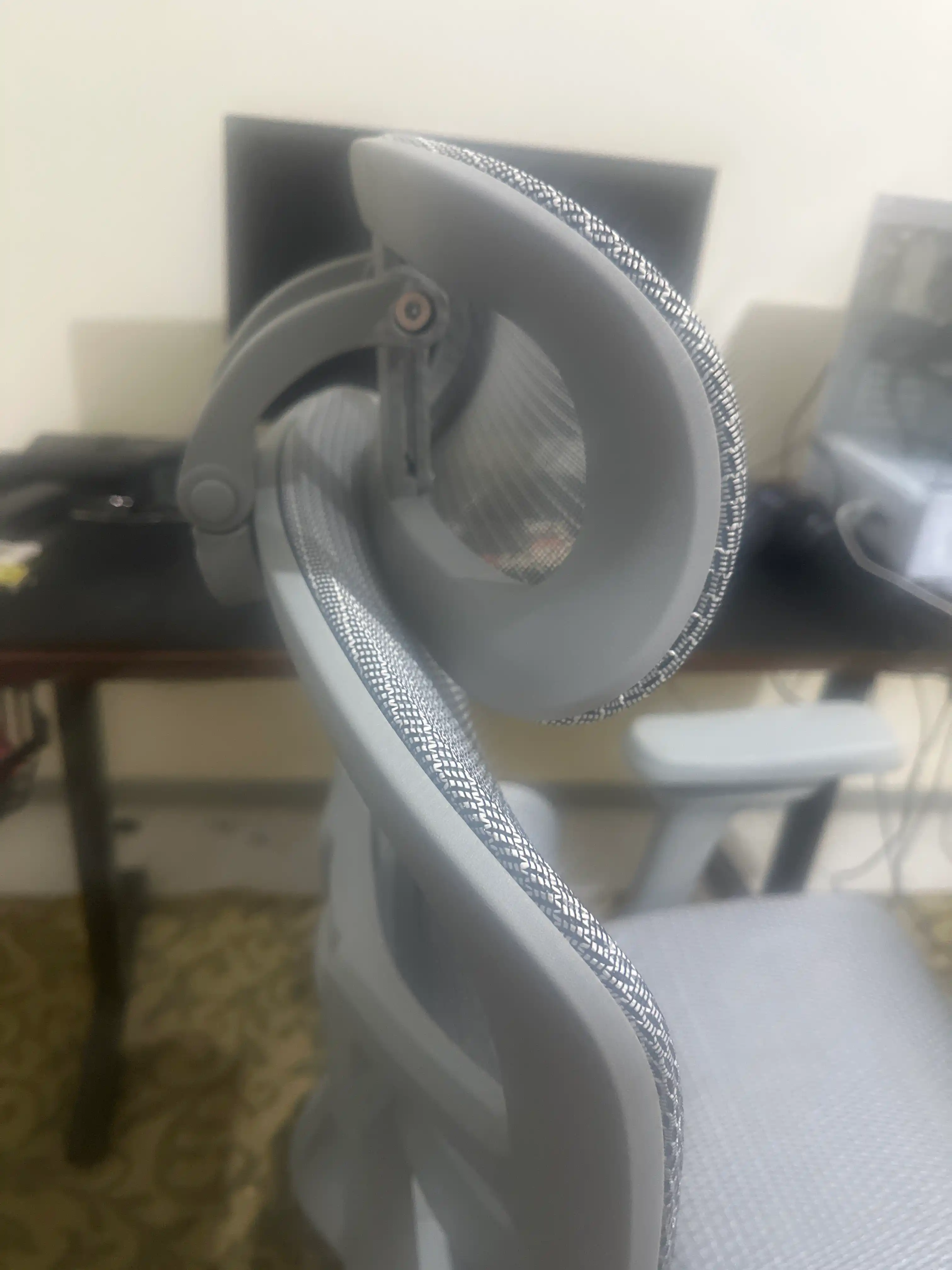 Ergonomik ofis kreslosi, to‘rli suyanchiqli, 120 kg gacha yuk ko‘taradigan, sozlanadigan
